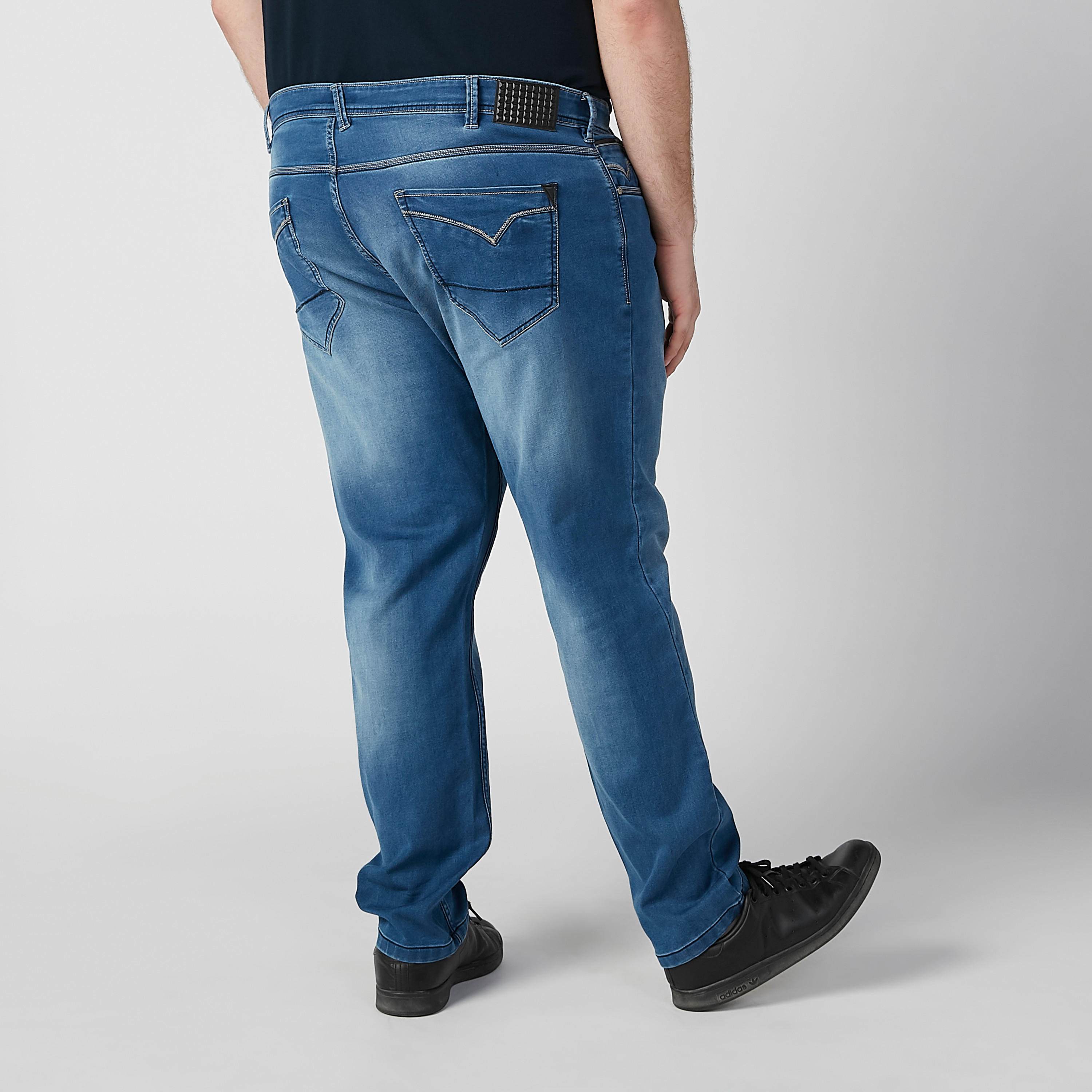 بنطلون جينز سادة بجيوب وحلقات للحزام-men-clothing-bottoms-jeans-image-4