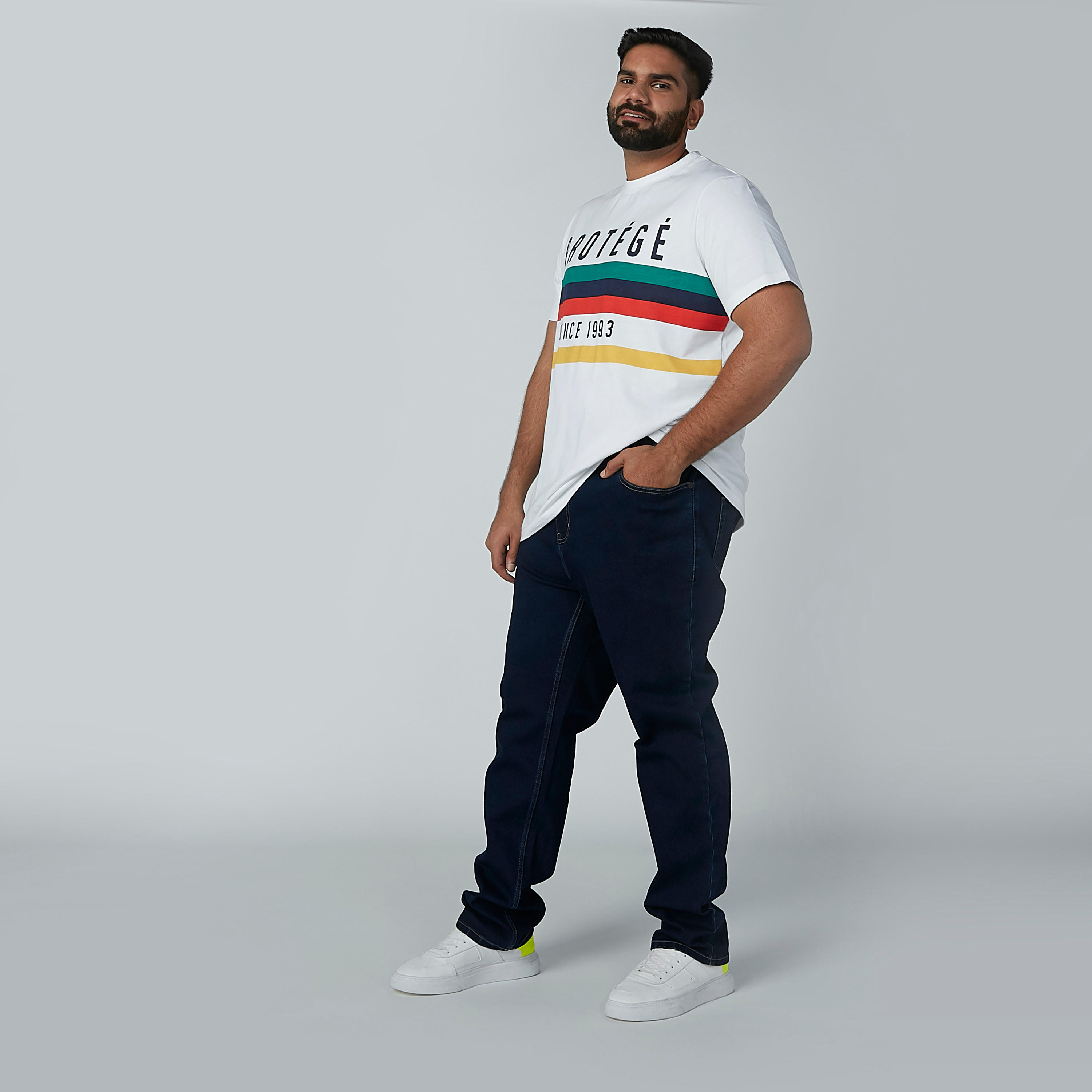 بنطلون جينز مستدام بخصر متوسط الارتفاع وجيوب -men-clothing-bottoms-jeans-image-2