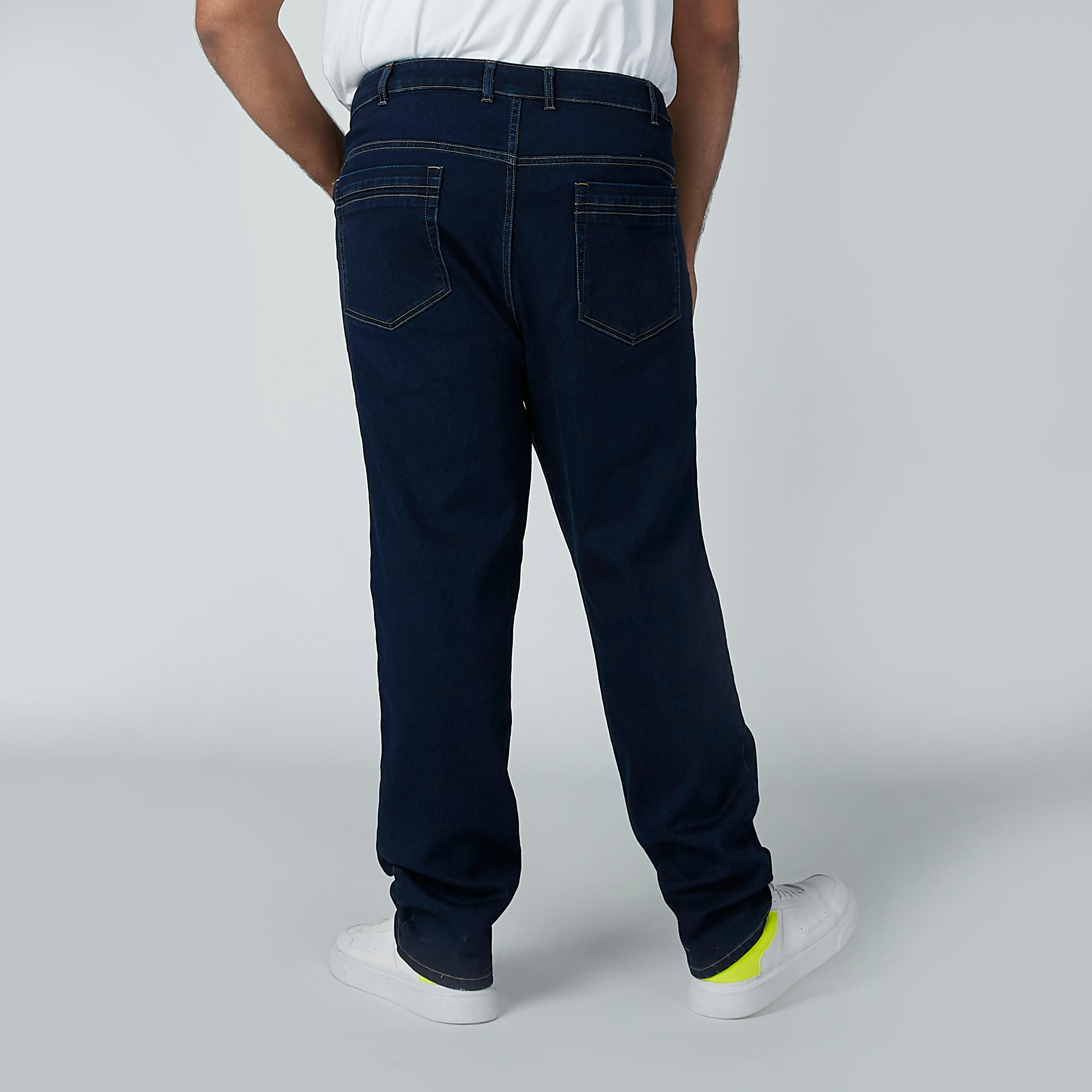 بنطلون جينز مستدام بخصر متوسط الارتفاع وجيوب -men-clothing-bottoms-jeans-image-3