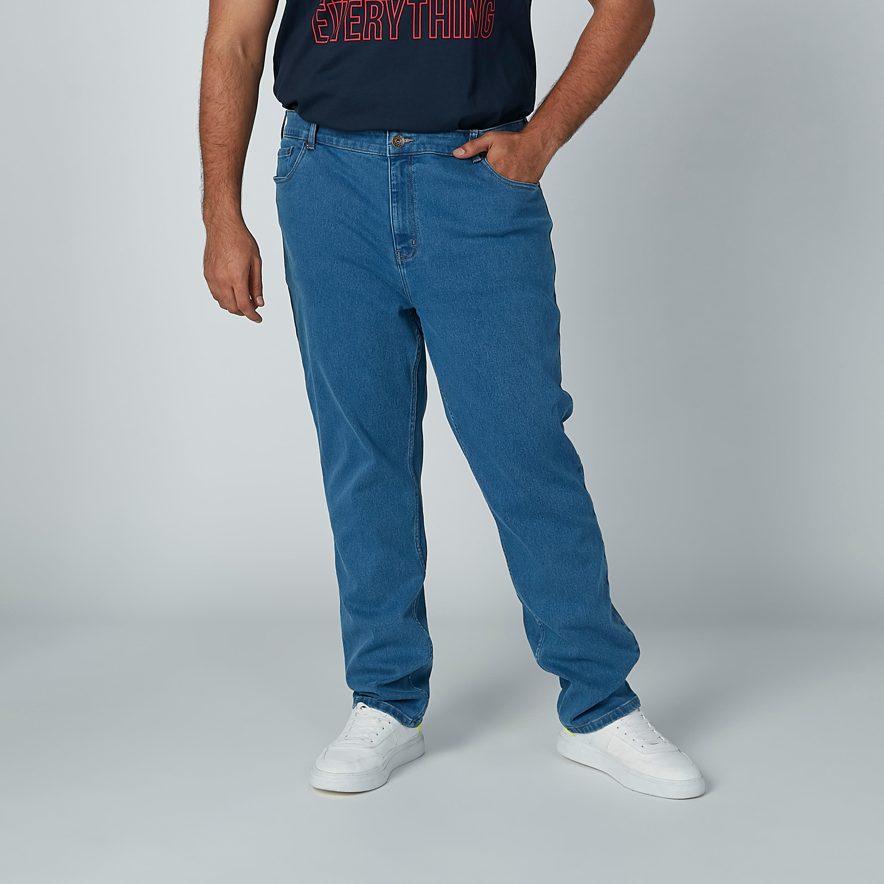 بنطلون جينز مستدام بخصر متوسط الارتفاع وجيوب-men-clothing-bottoms-jeans-image-3
