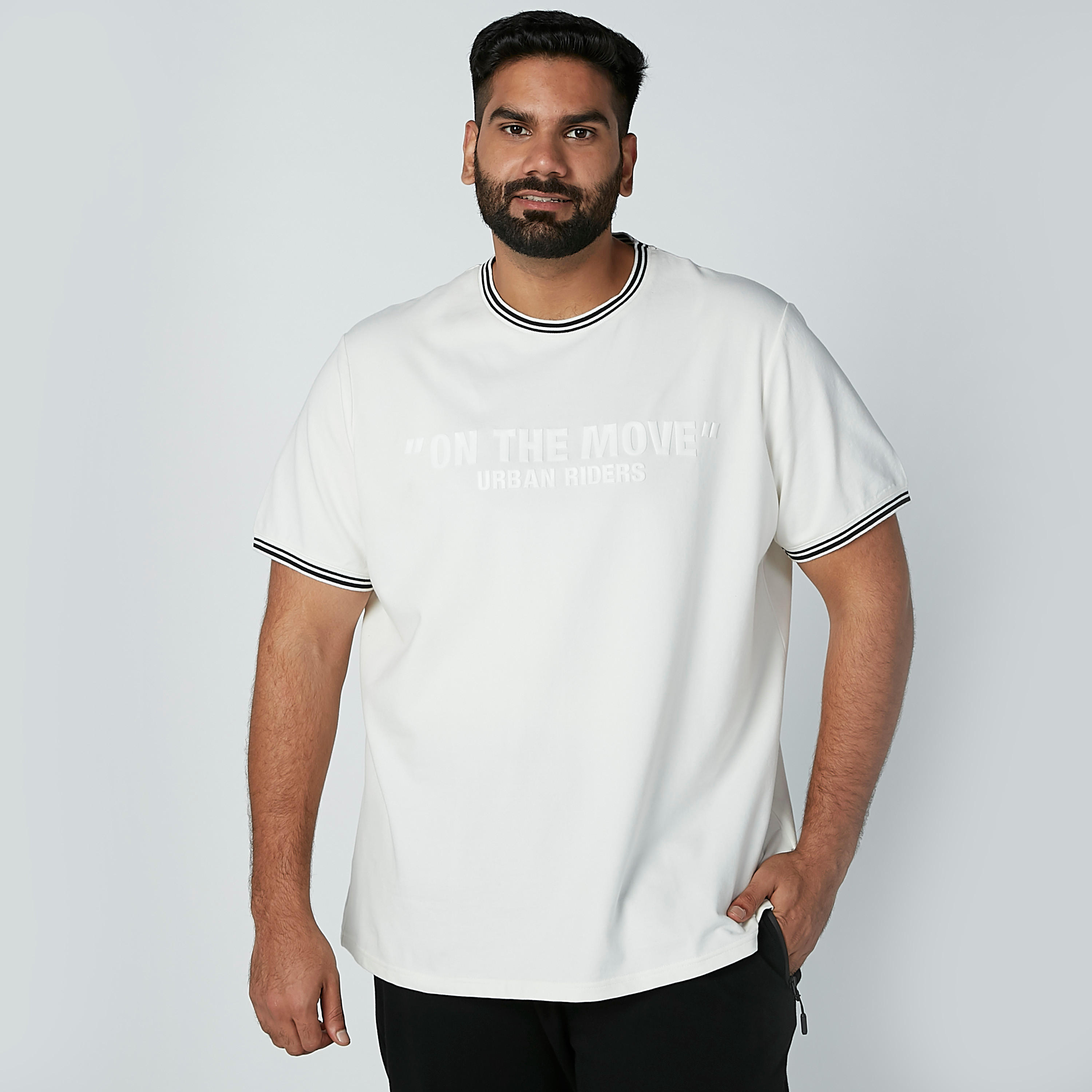 تيشيرت بياقة مستديرة وأكمام قصيرة وطبعات-men-clothing-tshirtsandpolos-tshirts-image-2
