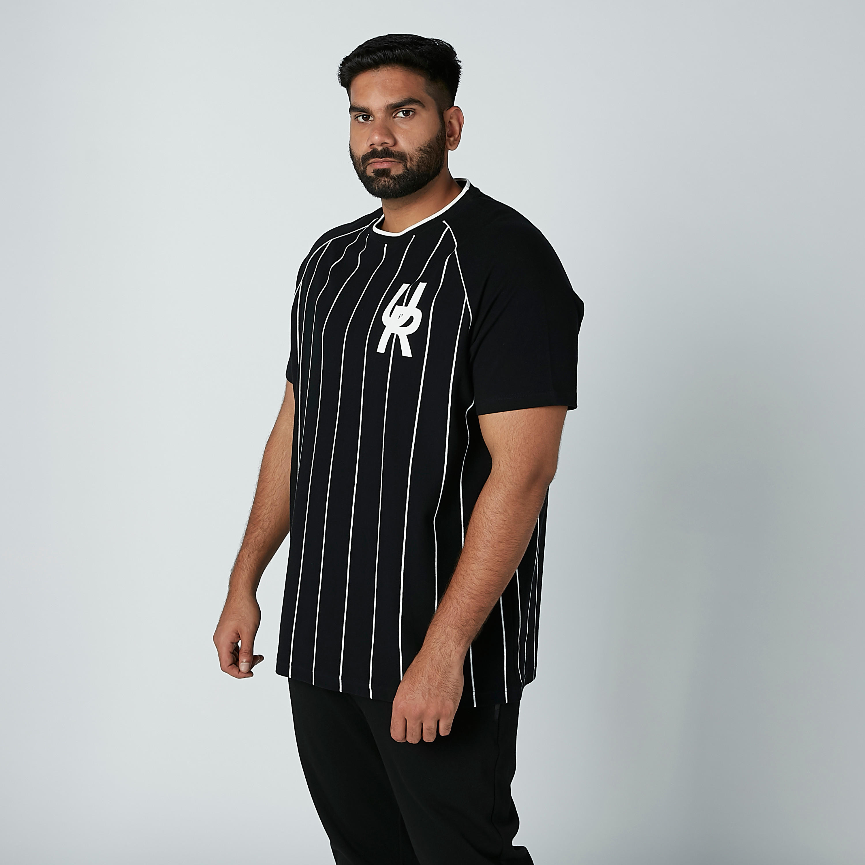 تيشيرت بياقة مستديرة وأكمام قصيرة وطبعات-men-clothing-tshirtsandpolos-tshirts-image-1