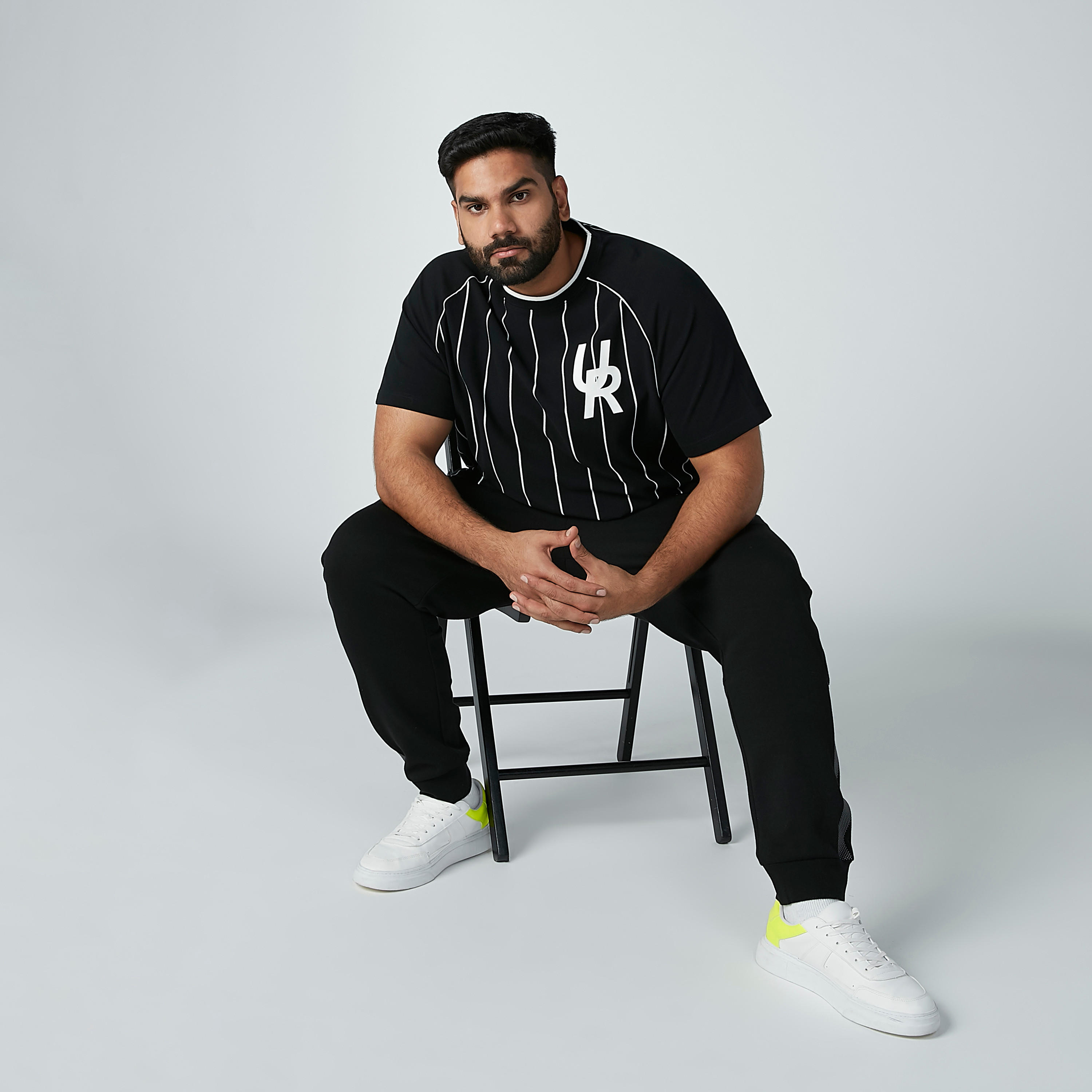 تيشيرت بياقة مستديرة وأكمام قصيرة وطبعات-men-clothing-tshirtsandpolos-tshirts-image-2