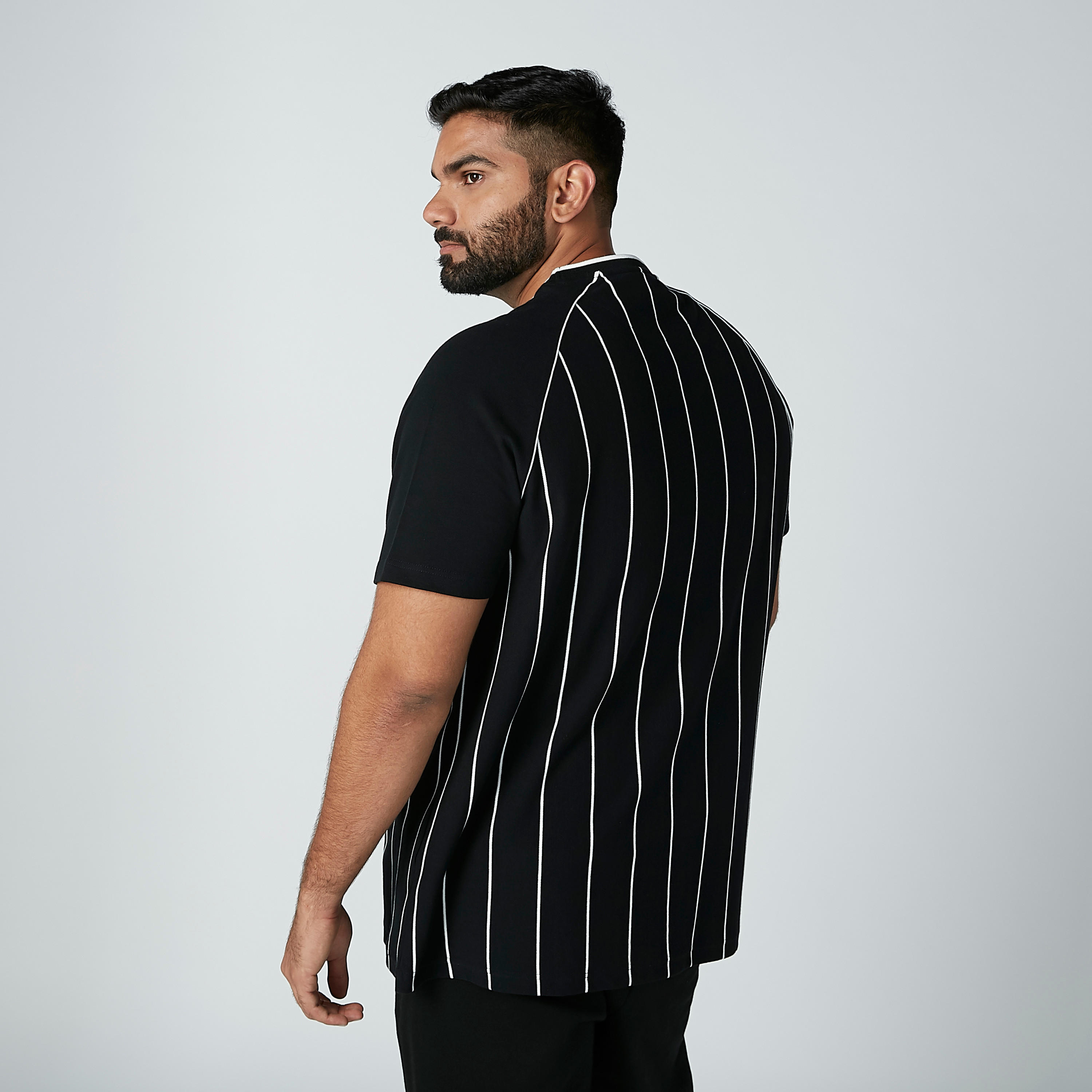 تيشيرت بياقة مستديرة وأكمام قصيرة وطبعات-men-clothing-tshirtsandpolos-tshirts-image-3