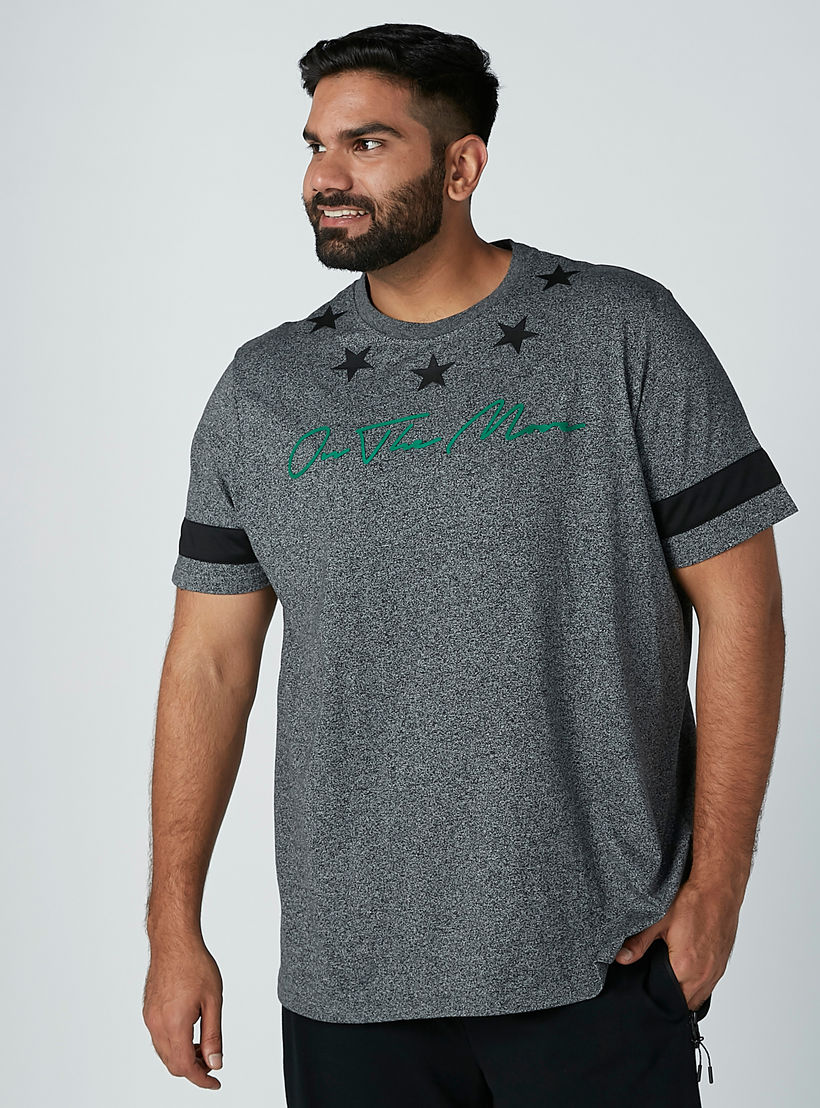 تيشيرت بياقة مستديرة وأكمام قصيرة وطبعات-men-clothing-tshirtsandpolos-tshirts-image-3