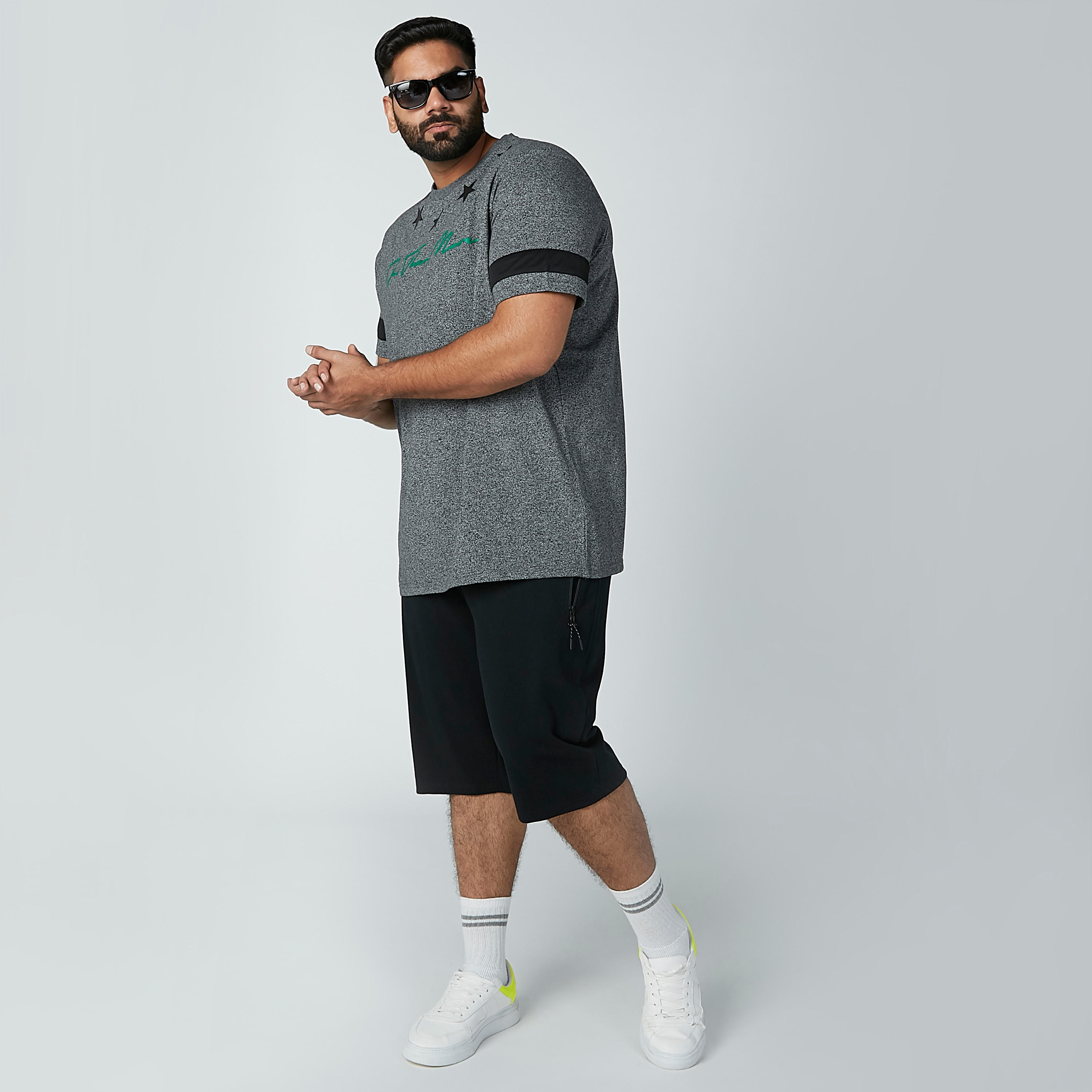 تيشيرت بياقة مستديرة وأكمام قصيرة وطبعات-men-clothing-tshirtsandpolos-tshirts-image-1