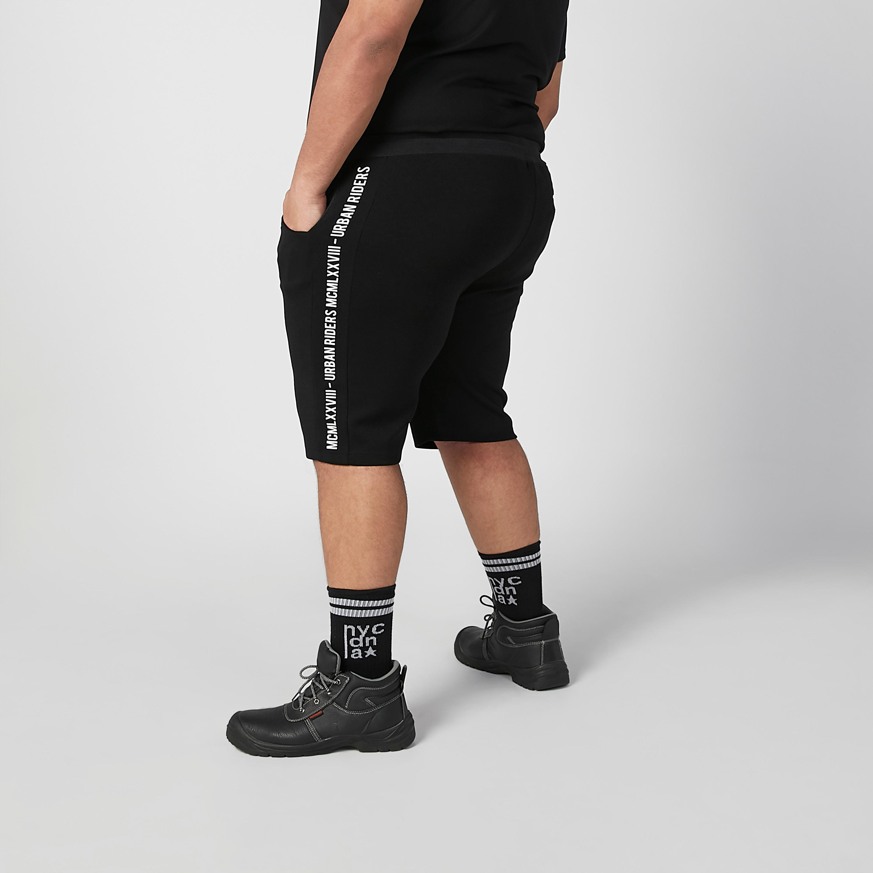 شورت بجيوب وشريطة بطبعات-men-clothing-bottoms-shorts-image-4