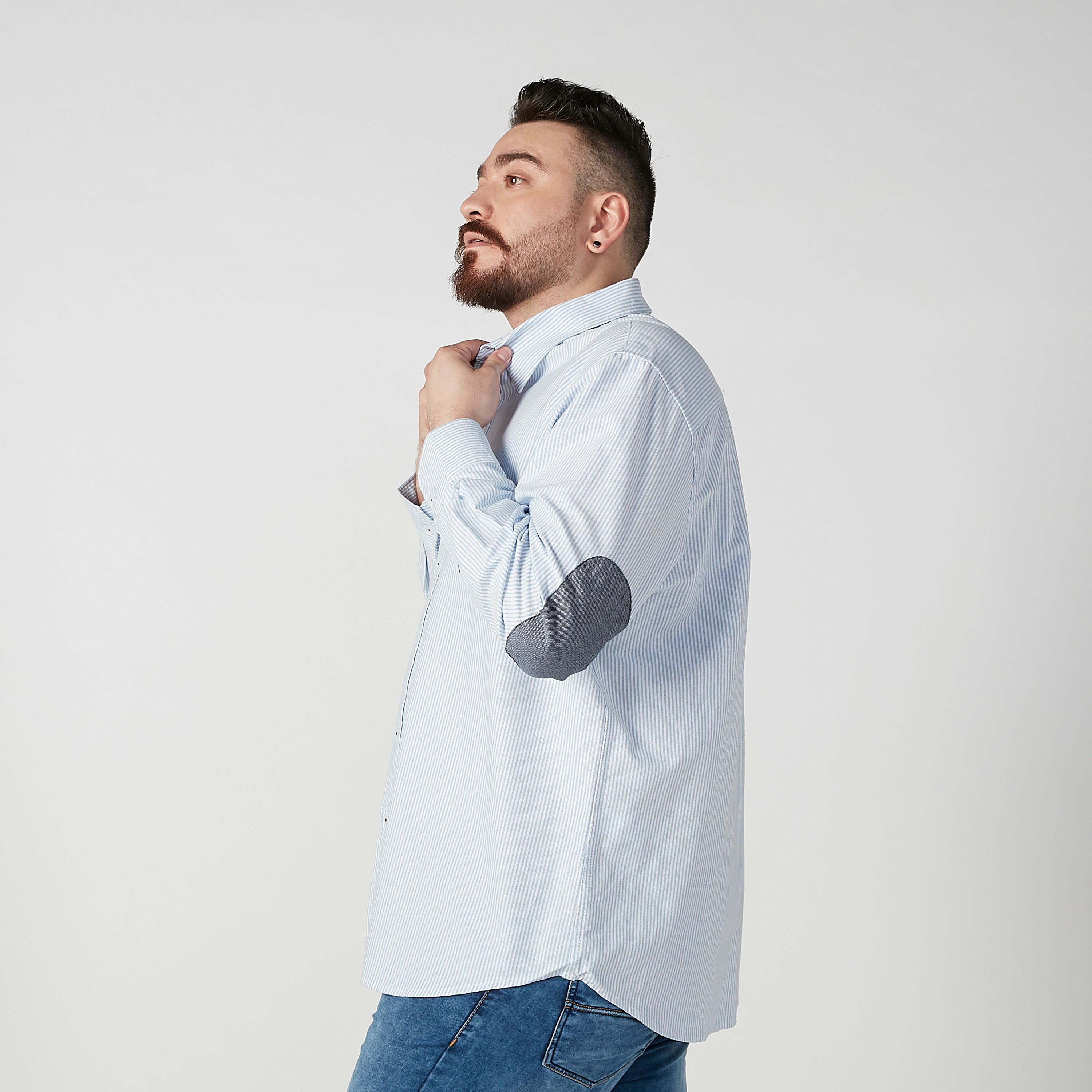 قميص مقلّم بأكمام طويلة ورقعة على المرفق-men-clothing-shirts-image-3