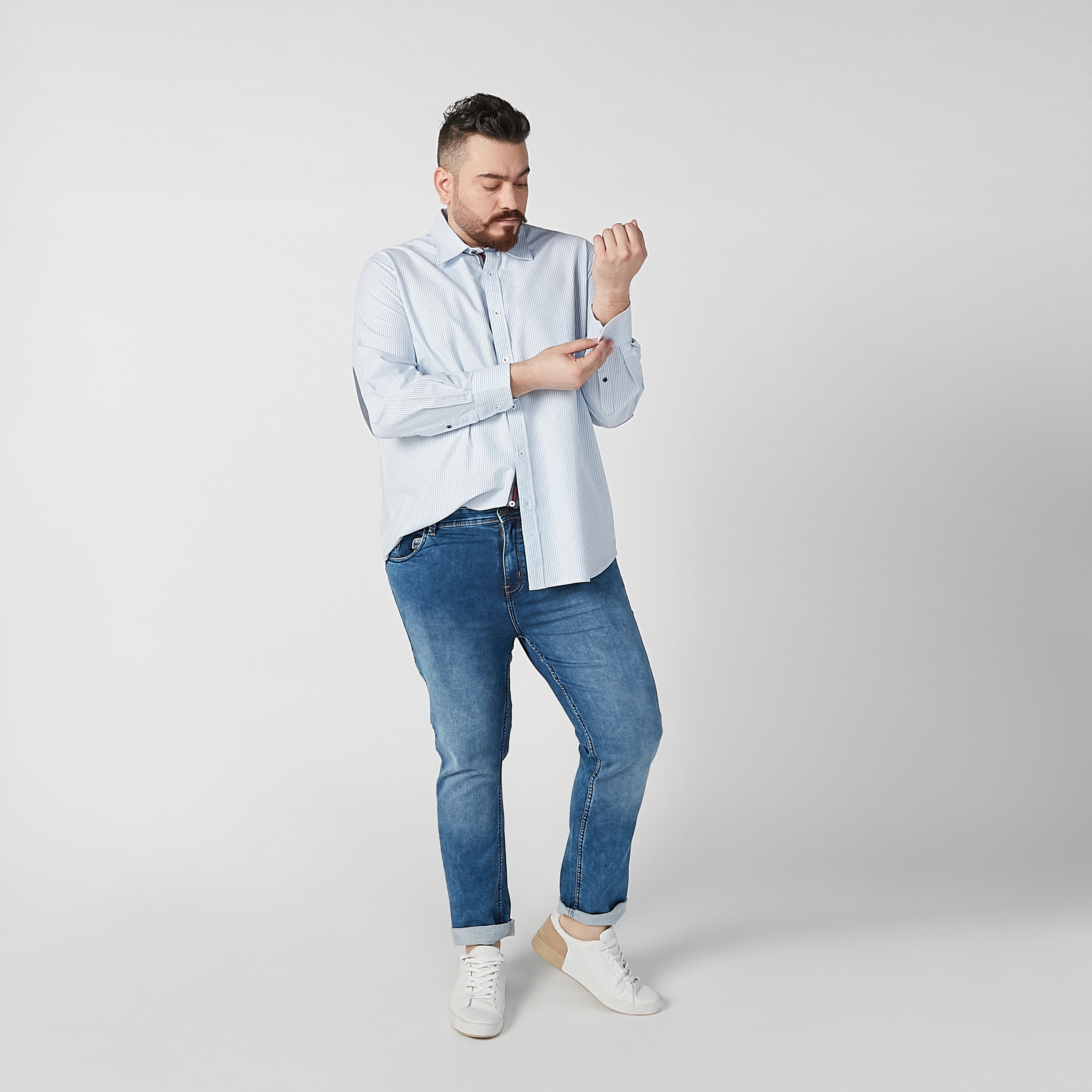 قميص مقلّم بأكمام طويلة ورقعة على المرفق-men-clothing-shirts-image-2