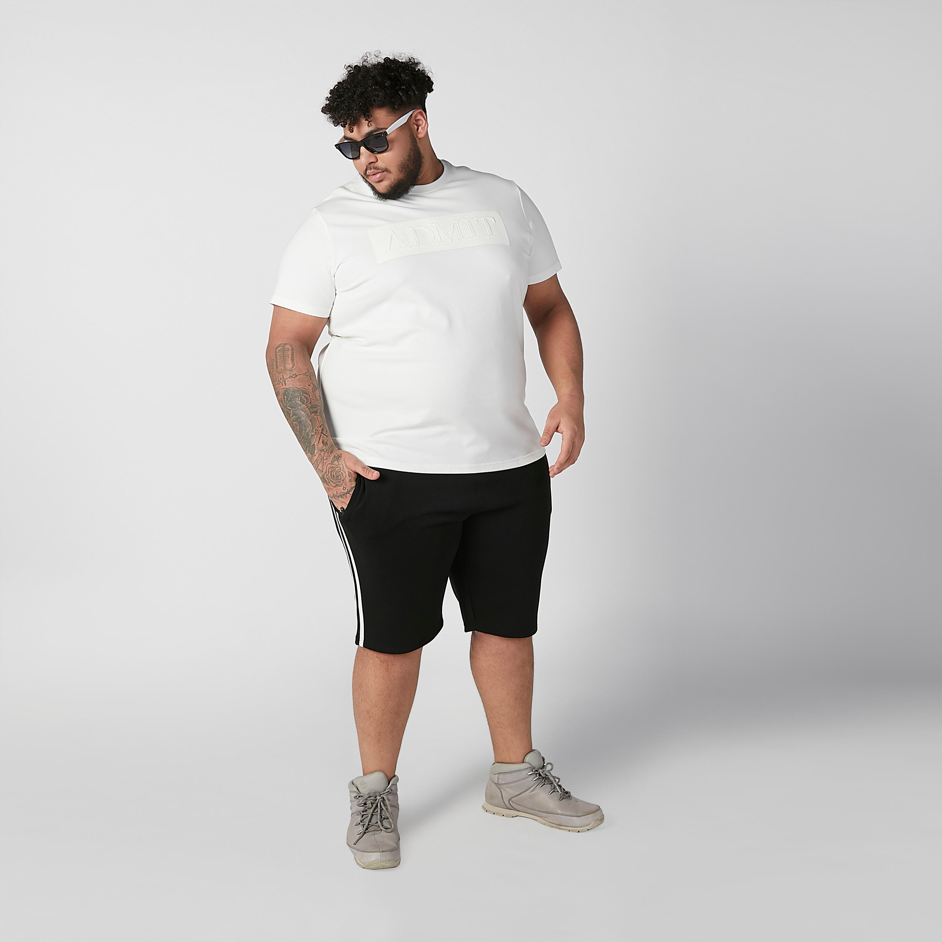 تيشيرت بياقة مستديرة وأكمام قصيرة وطبعات-men-clothing-tshirtsandpolos-tshirts-image-1