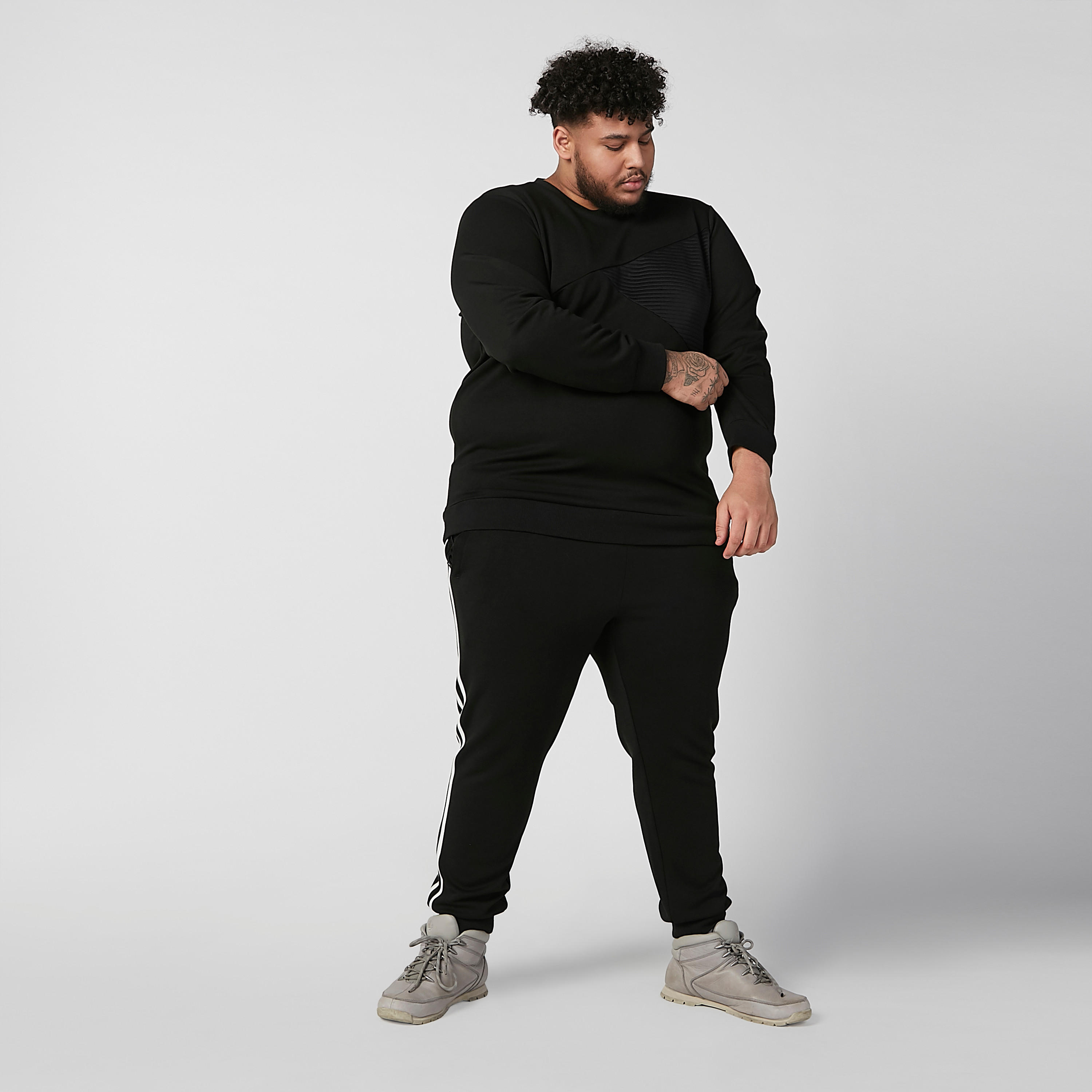 سويت شيرت بارز الملمس بياقة ضيّقة وأكمام طويلة-men-winterwear-hoodiesandsweatshirts-image-2