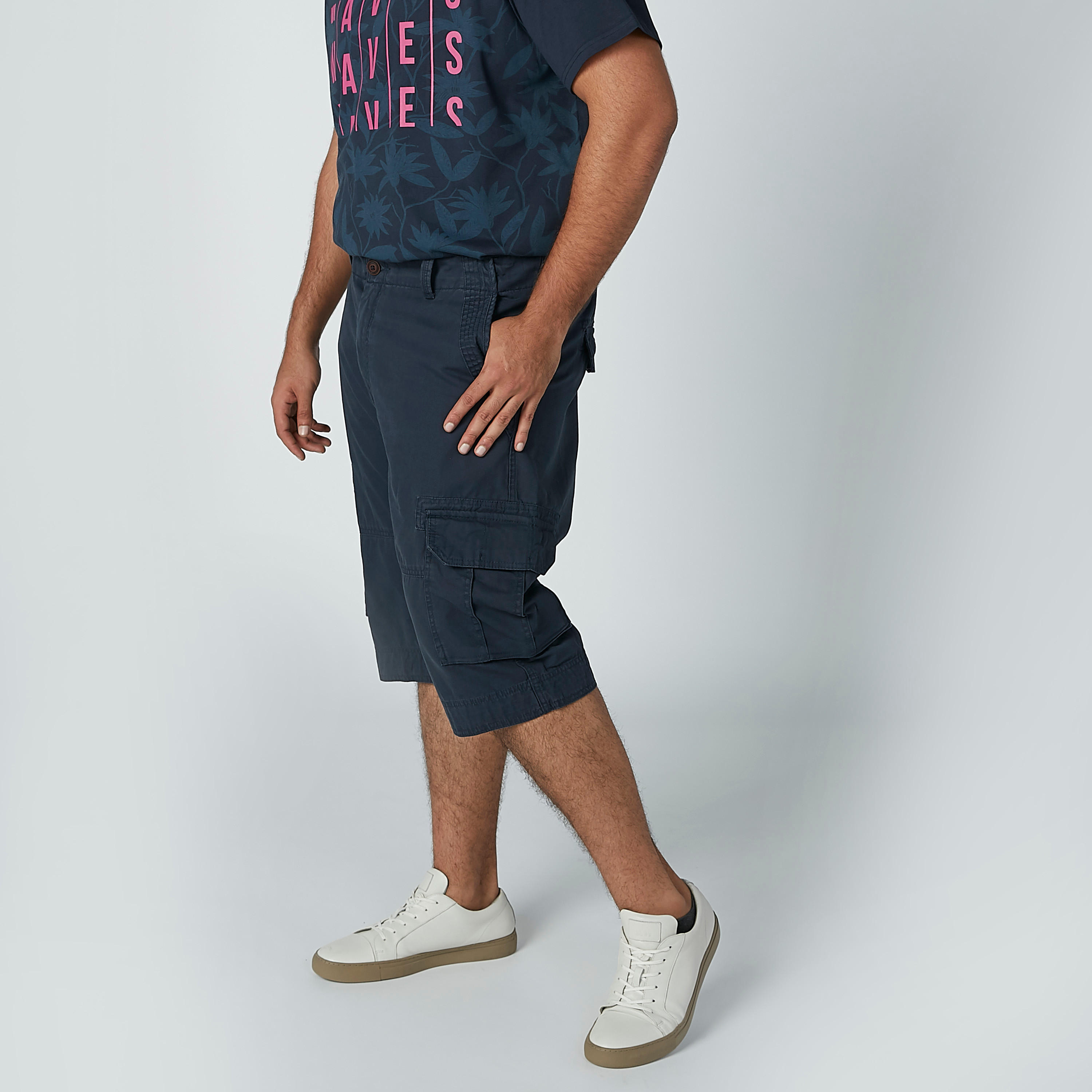 شورت سادة بخصر متوسط الارتفاع وجيوب-men-clothing-bottoms-shorts-image-3