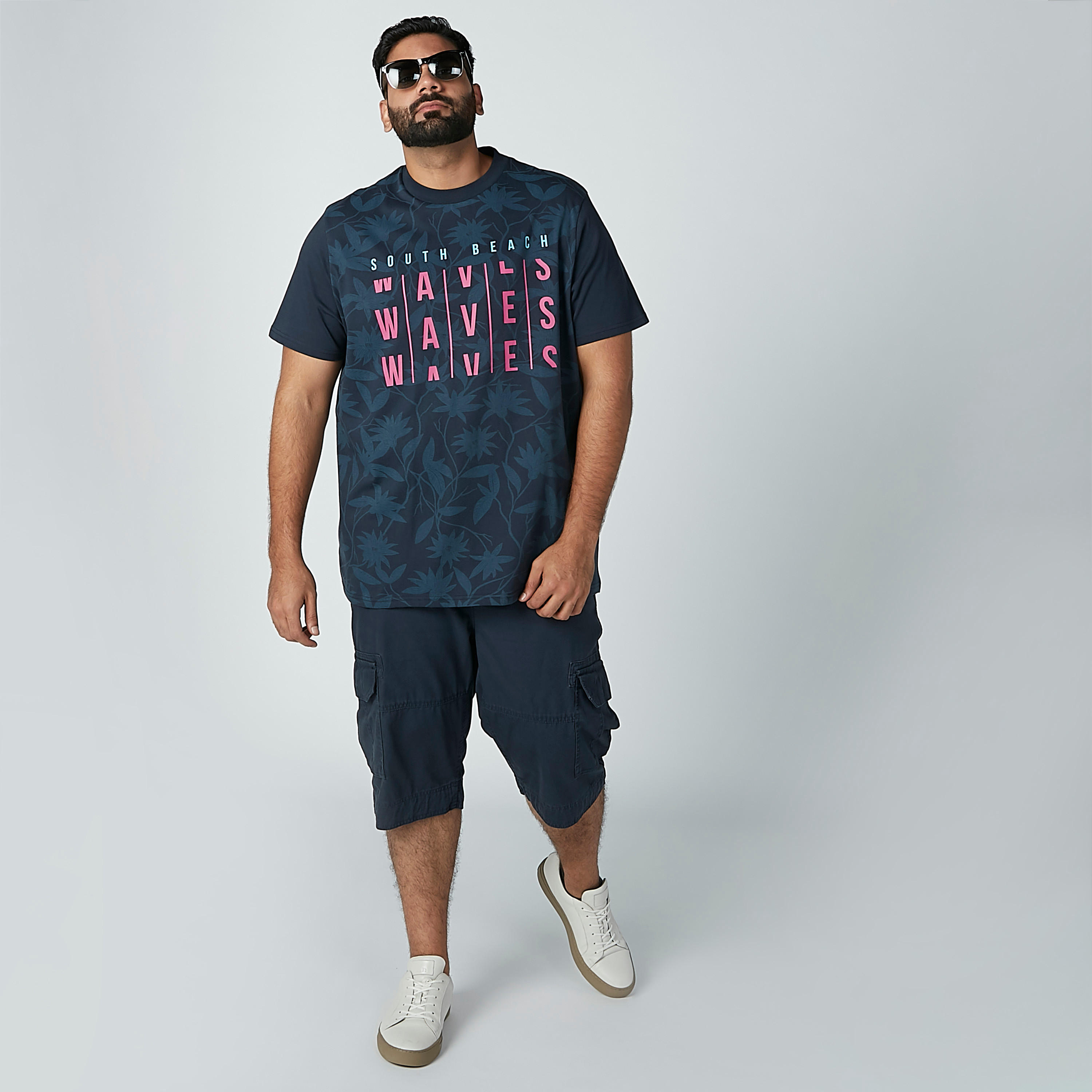 شورت سادة بخصر متوسط الارتفاع وجيوب-men-clothing-bottoms-shorts-image-2