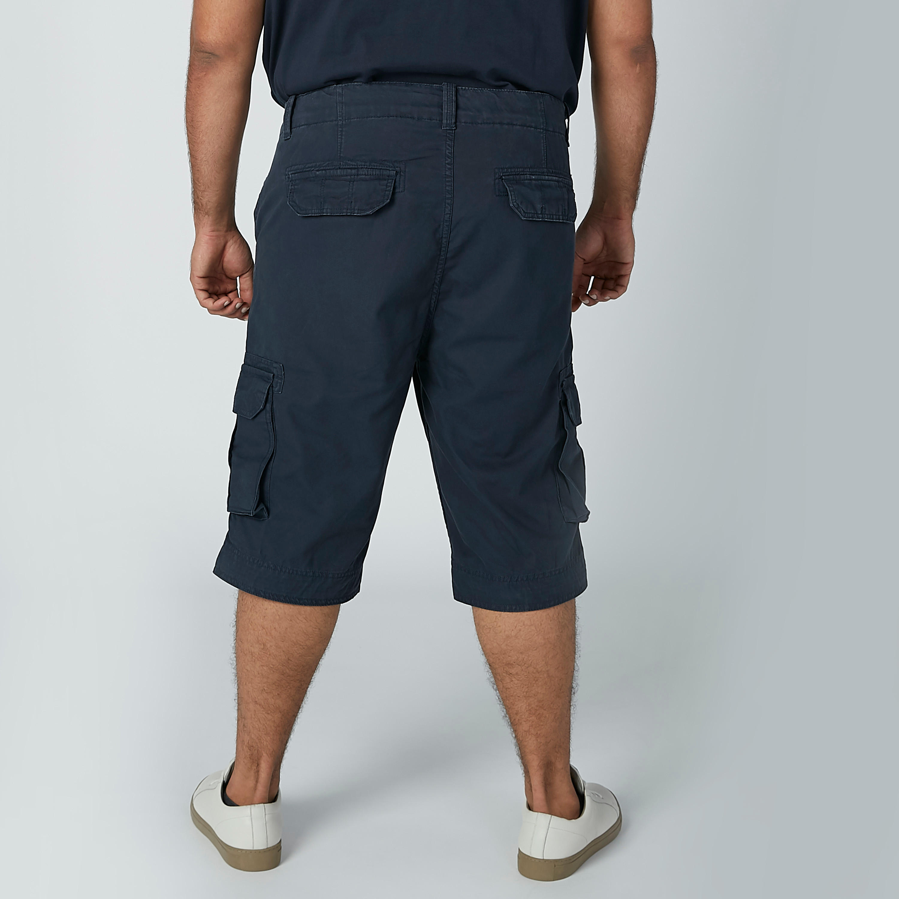 شورت سادة بخصر متوسط الارتفاع وجيوب-men-clothing-bottoms-shorts-image-4