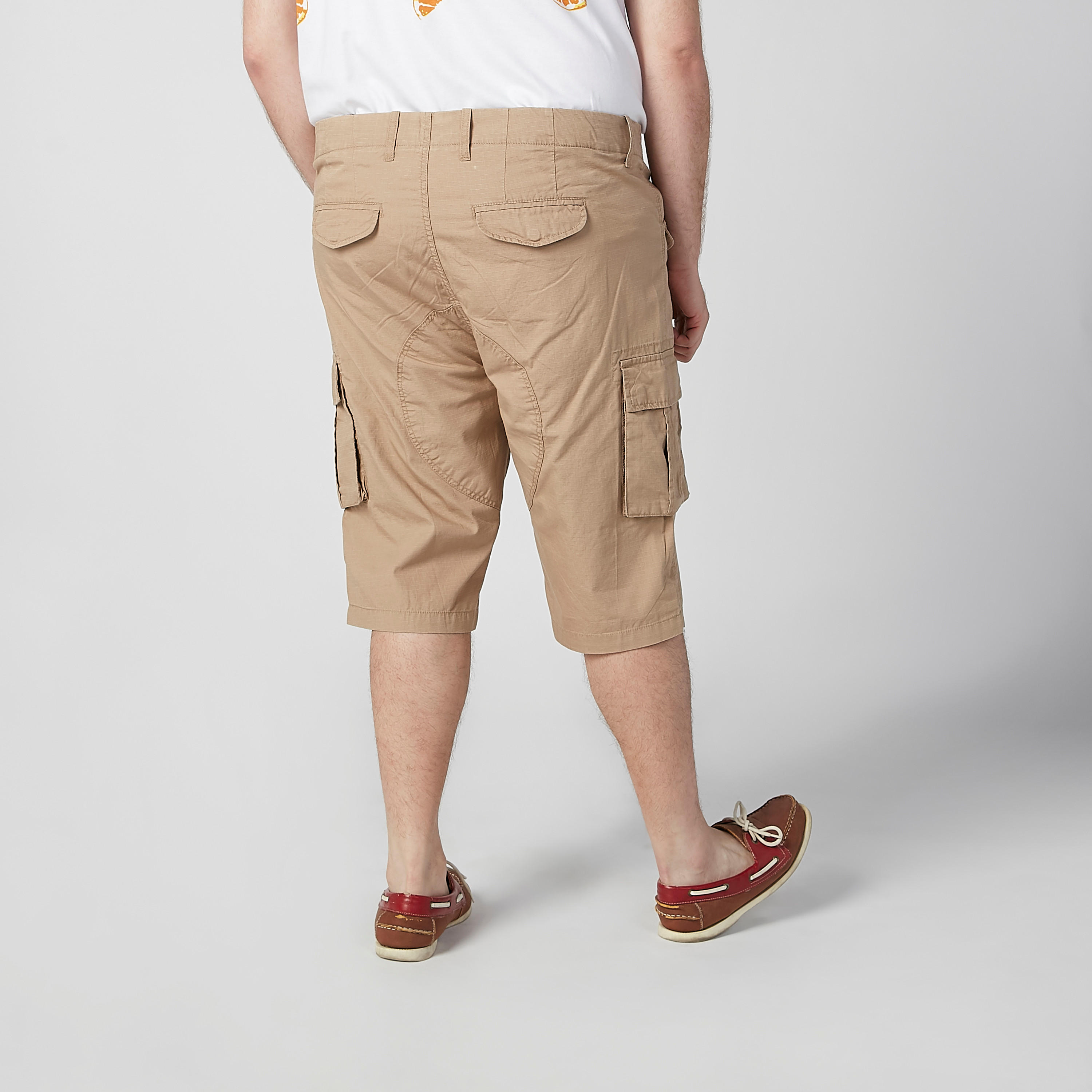 شورت سادة بخصر متوسط الارتفاع وجيوب وحلقات للحزام-men-clothing-bottoms-shorts-image-3