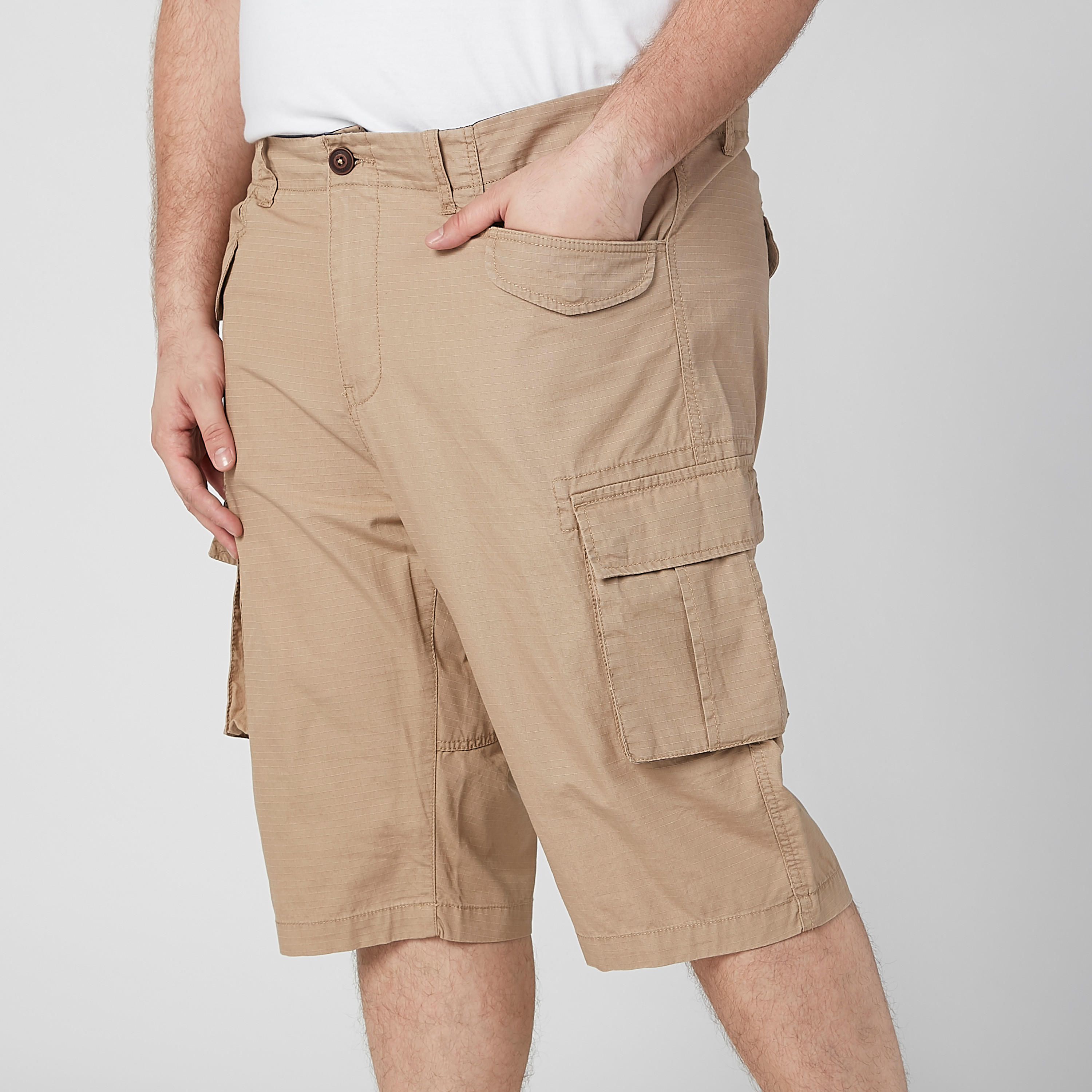 شورت سادة بخصر متوسط الارتفاع وجيوب وحلقات للحزام-men-clothing-bottoms-shorts-image-4