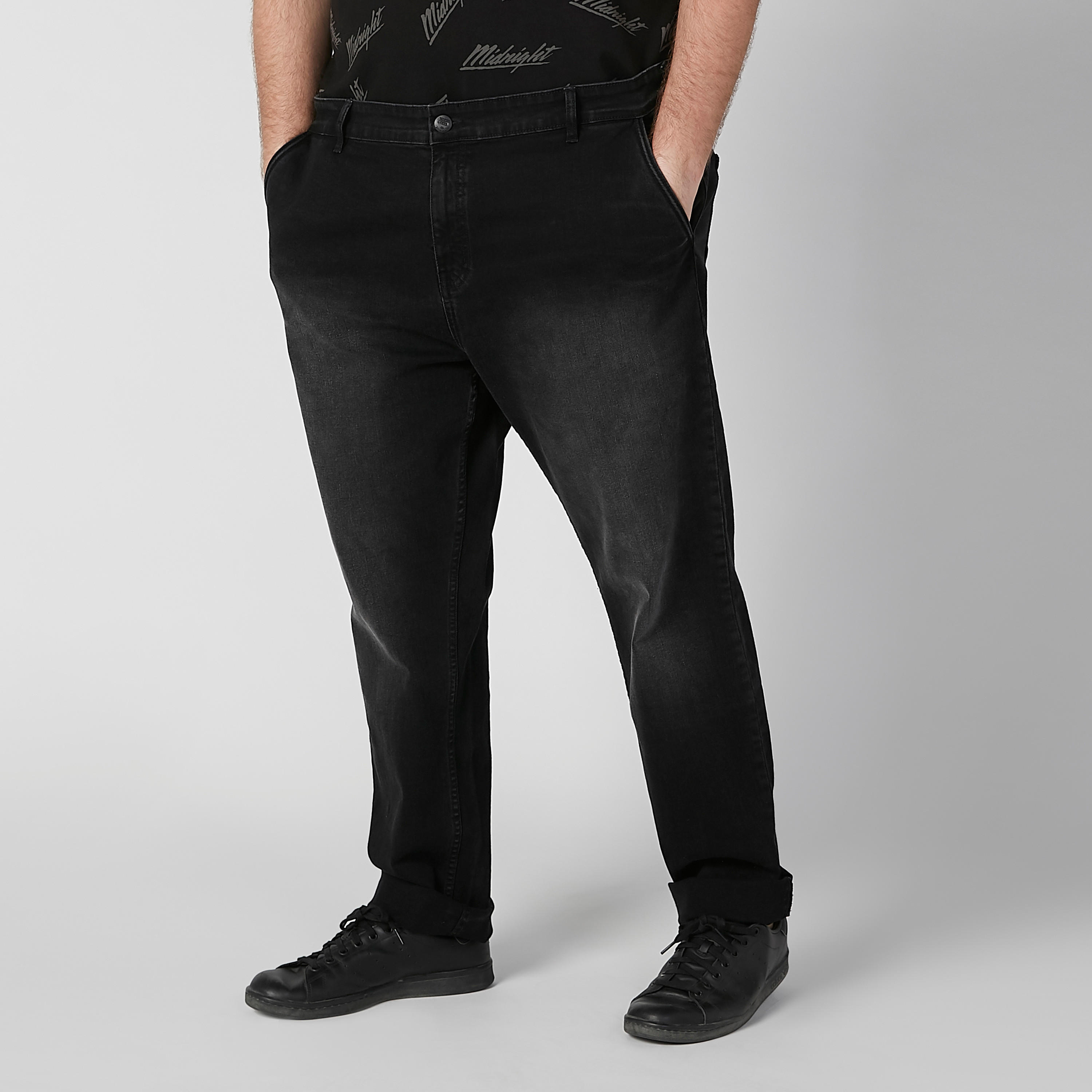 بنطلون جينز سادة بجيوب وحلقات للحزام-men-clothing-bottoms-jeans-image-1