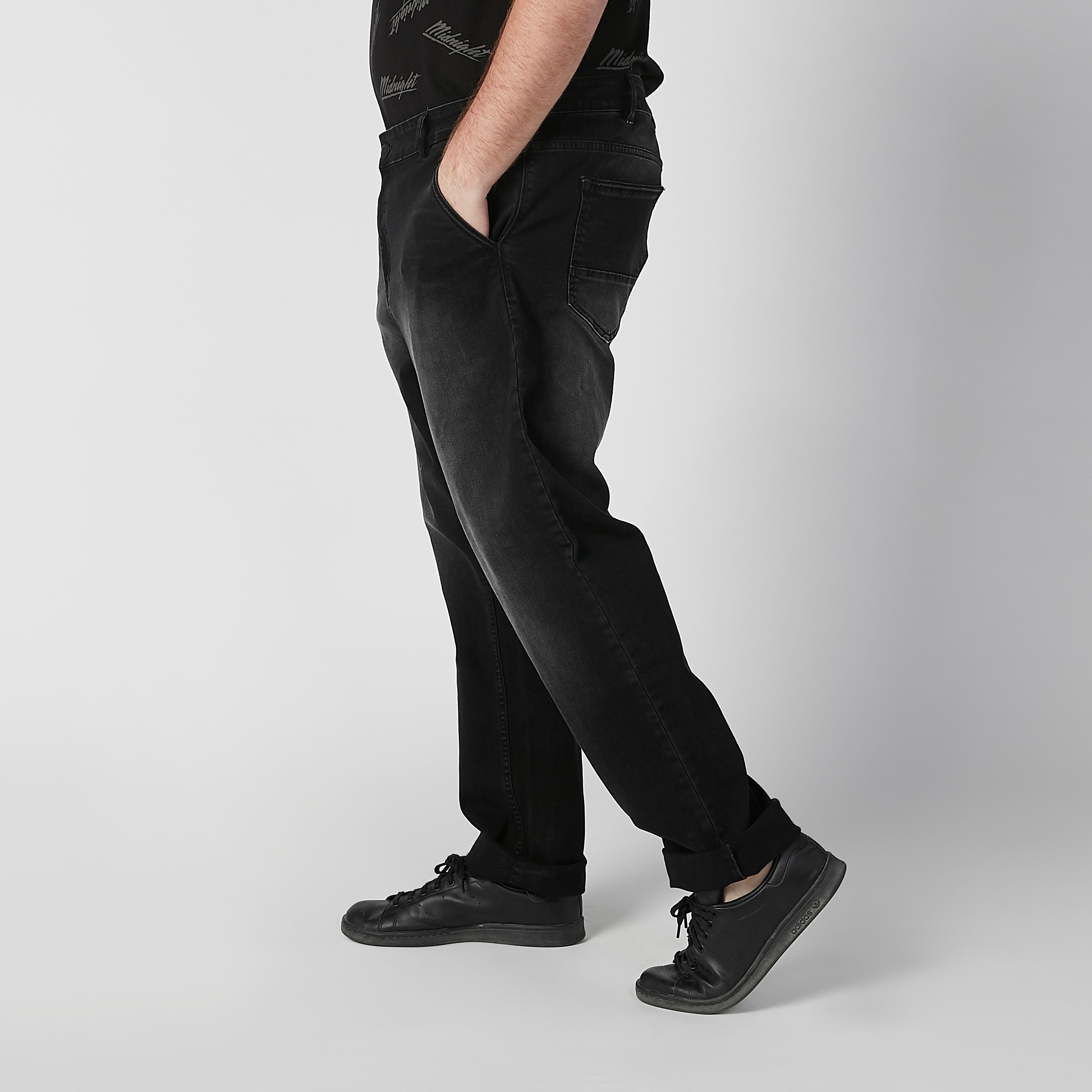 بنطلون جينز سادة بجيوب وحلقات للحزام-men-clothing-bottoms-jeans-image-2