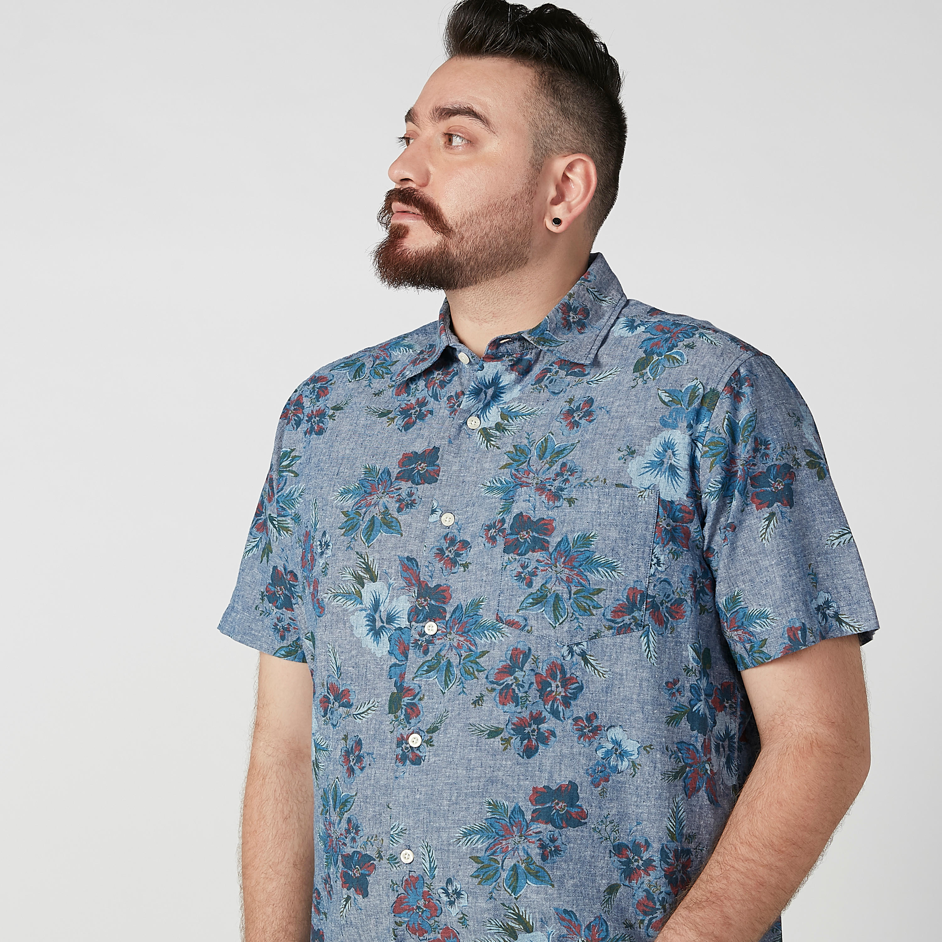 قميص بياقة عاديّة وأكمام قصيرة وطبعات زهرية-men-clothing-shirts-image-3