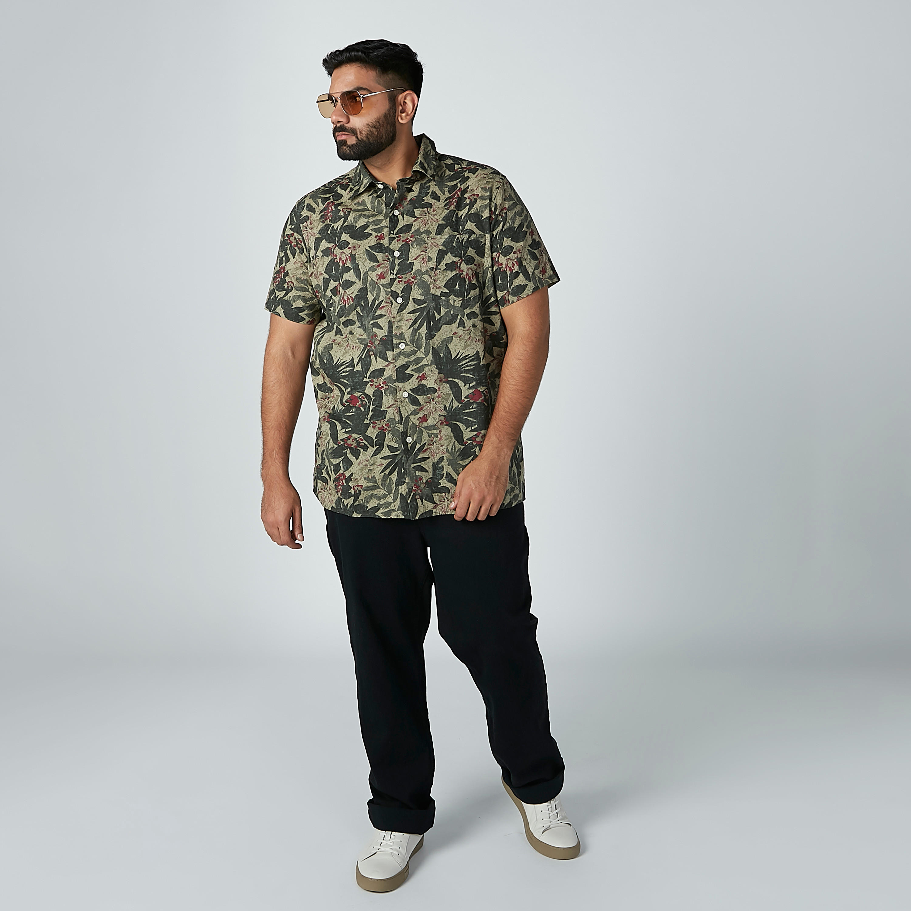 قميص بأكمام قصيرة وجيب على الصدر وطبعات-men-clothing-shirts-image-2