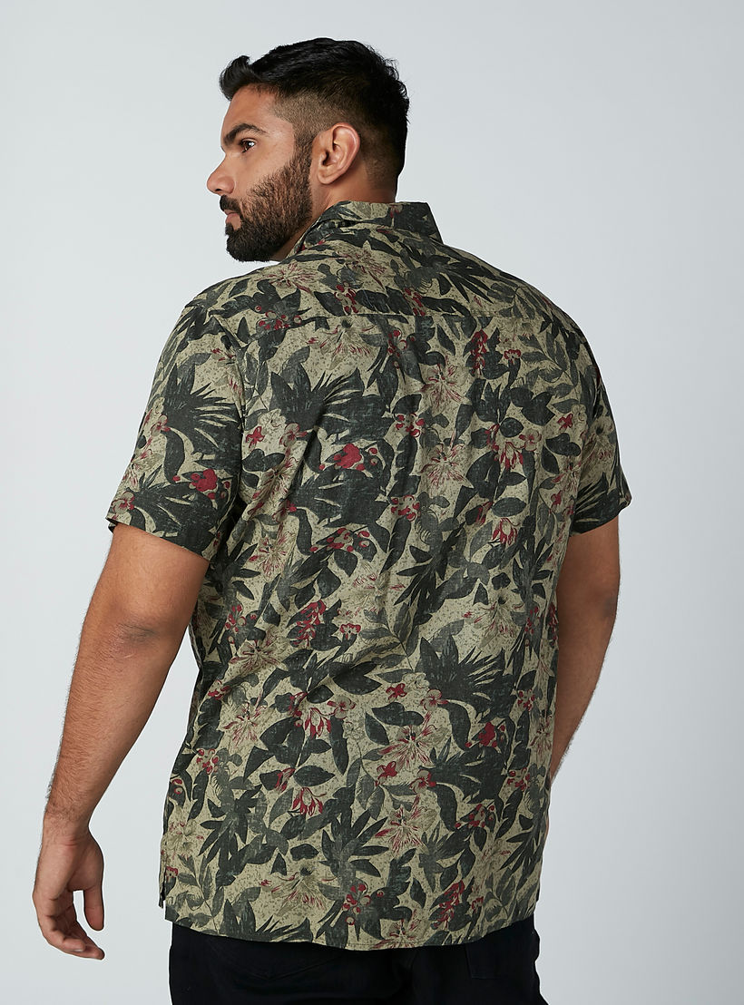 قميص بأكمام قصيرة وجيب على الصدر وطبعات-men-clothing-shirts-image-3