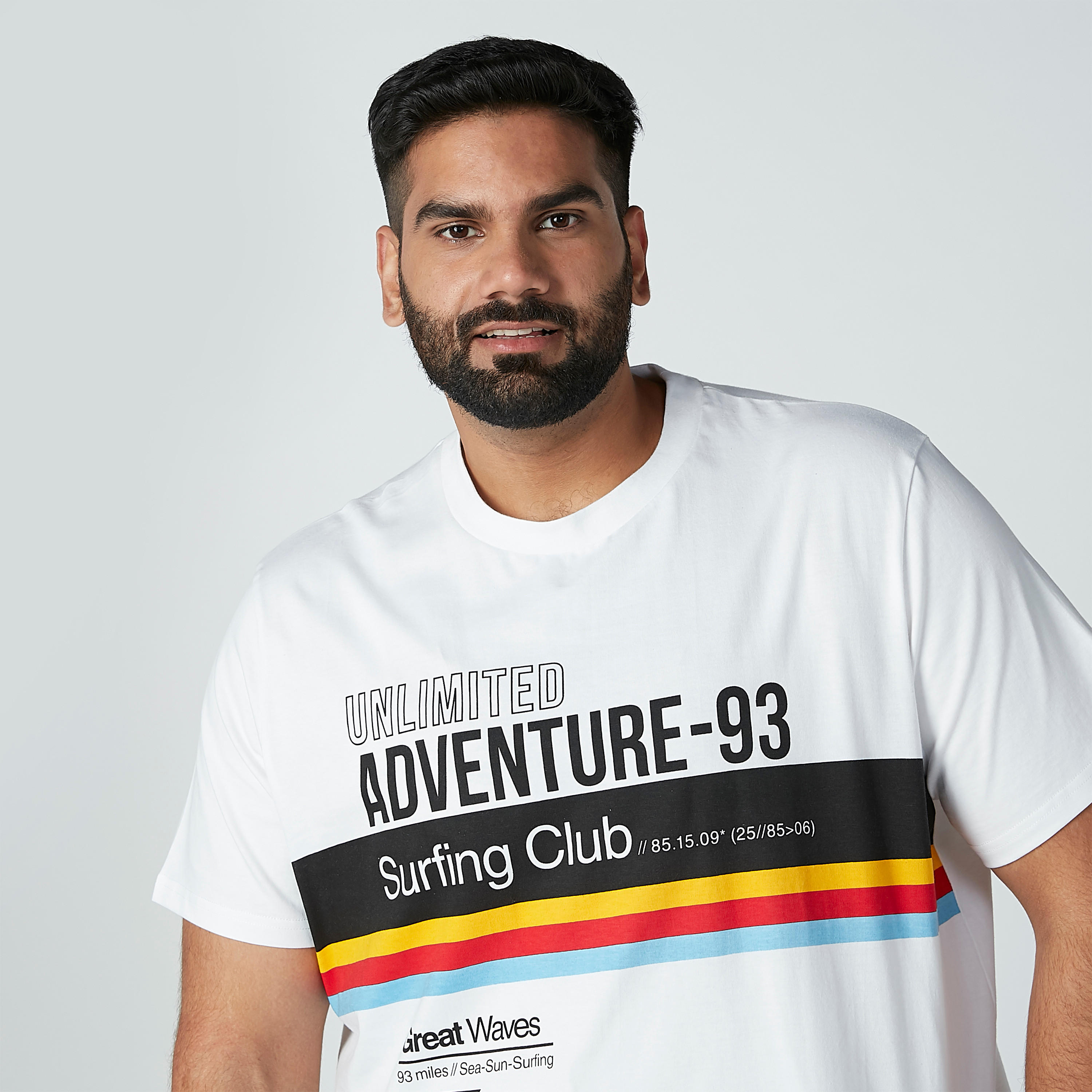 تيشيرت بياقة مستديرة وأكمام قصيرة وطبعات-men-clothing-tshirtsandpolos-tshirts-image-2