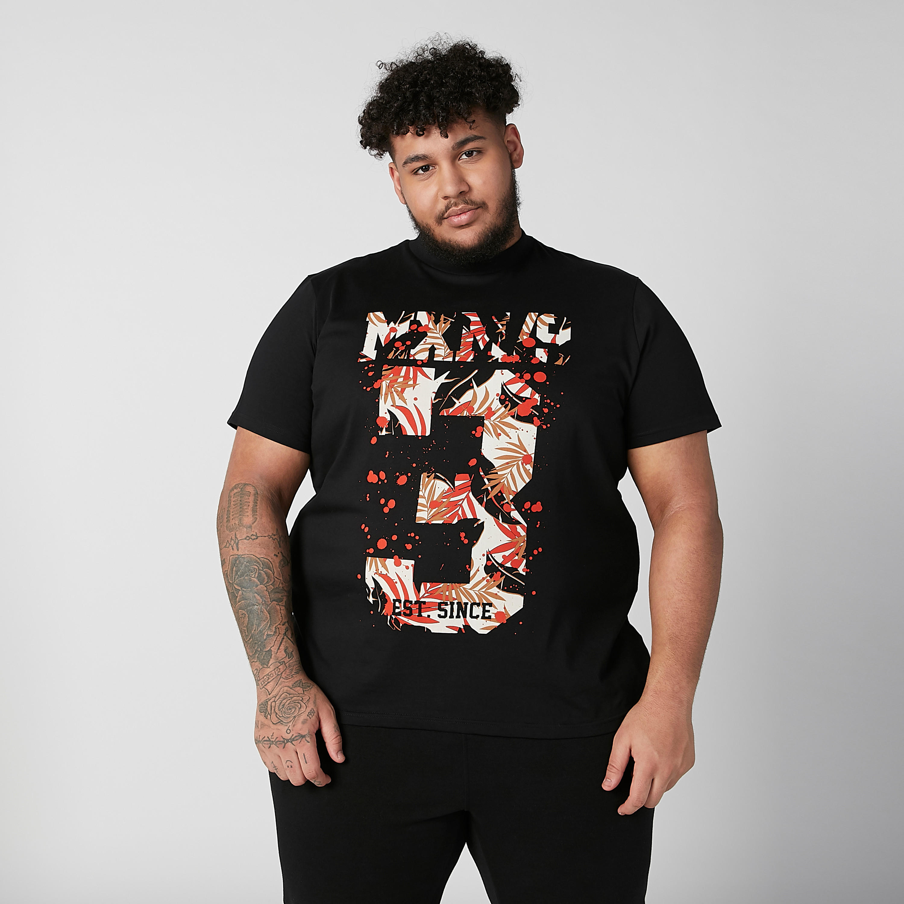 تيشيرت بياقة مستديرة وأكمام قصيرة وطبعات-men-clothing-tshirtsandpolos-tshirts-image-1