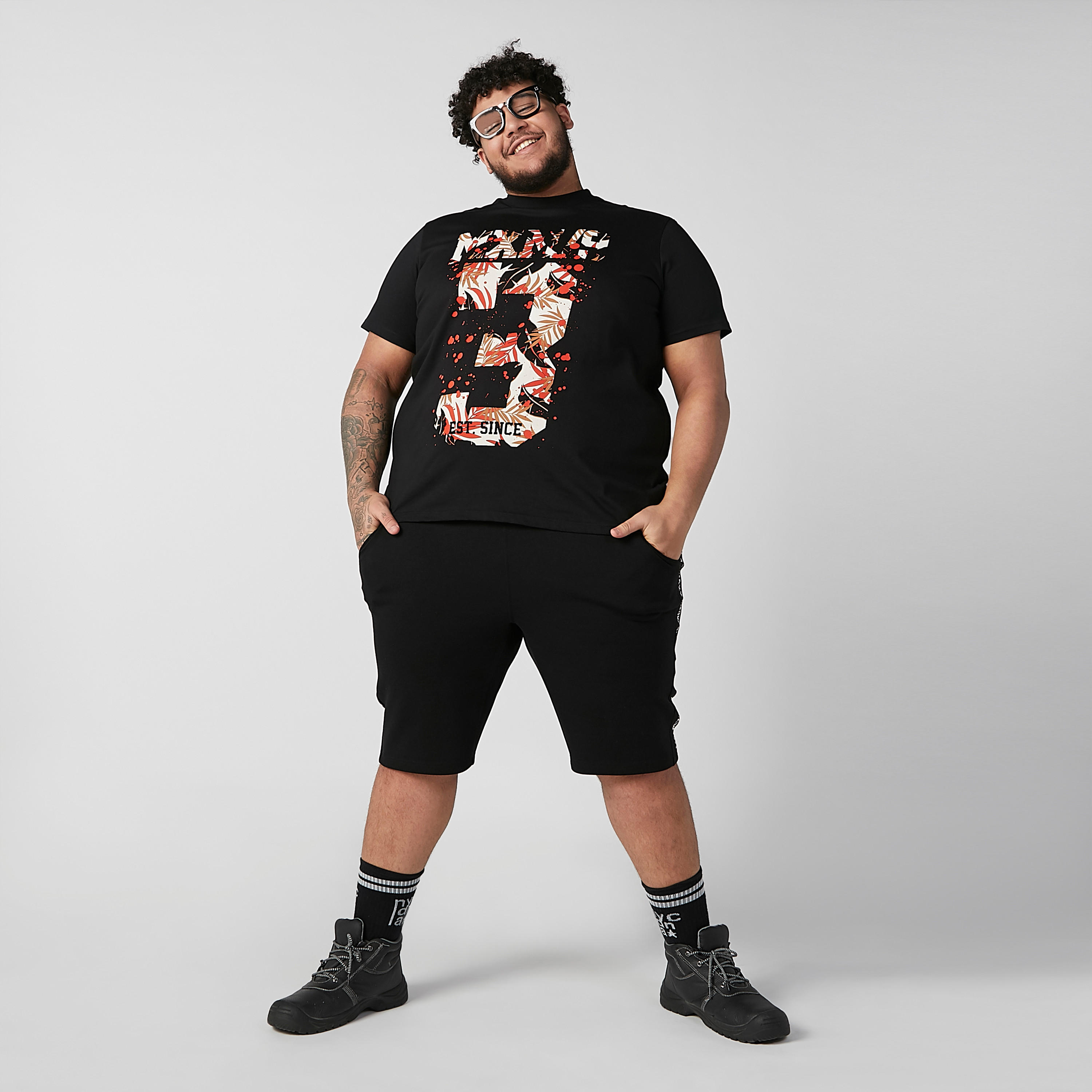 تيشيرت بياقة مستديرة وأكمام قصيرة وطبعات-men-clothing-tshirtsandpolos-tshirts-image-5