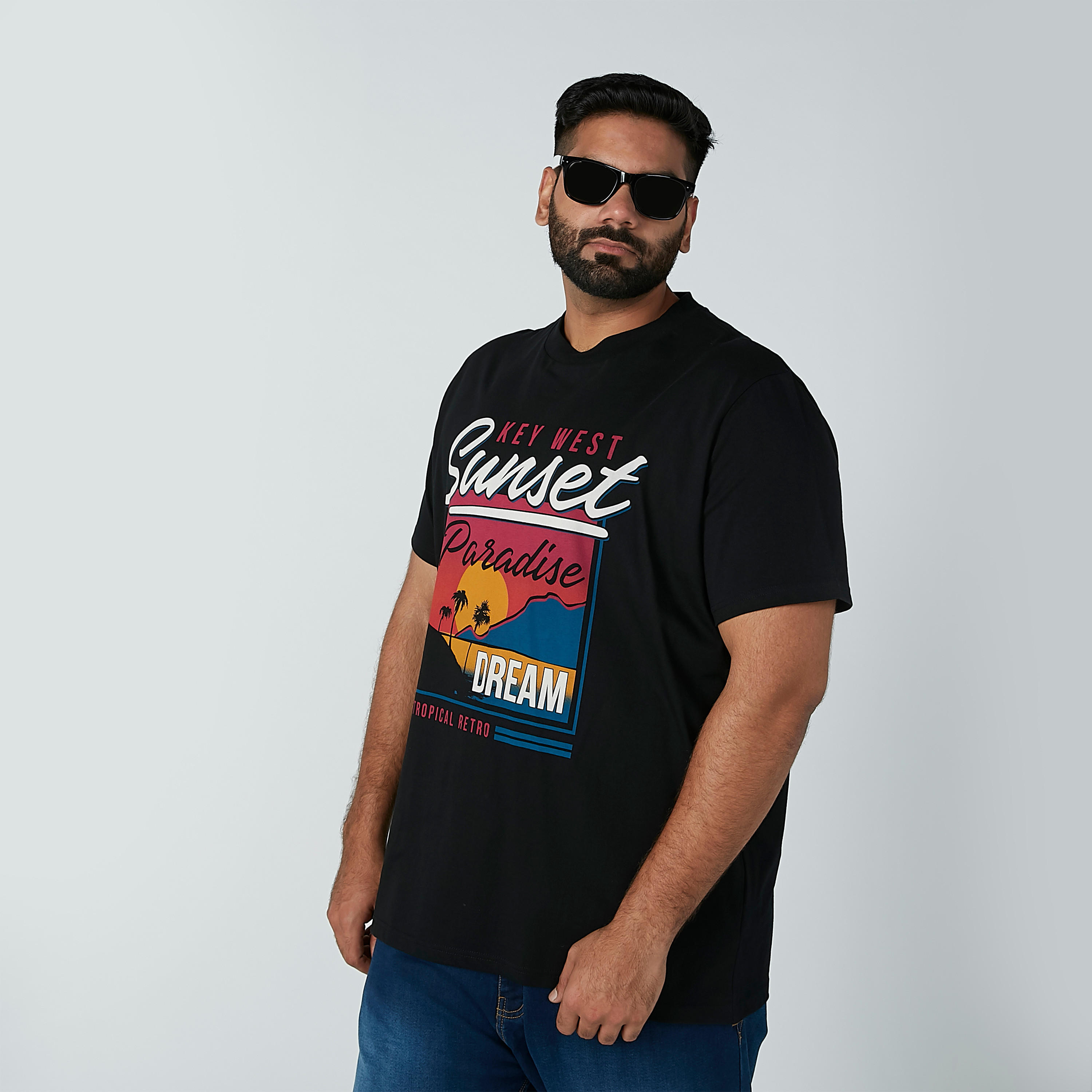 تيشيرت بياقة مستديرة وأكمام قصيرة وطبعات-men-clothing-tshirtsandpolos-tshirts-image-2