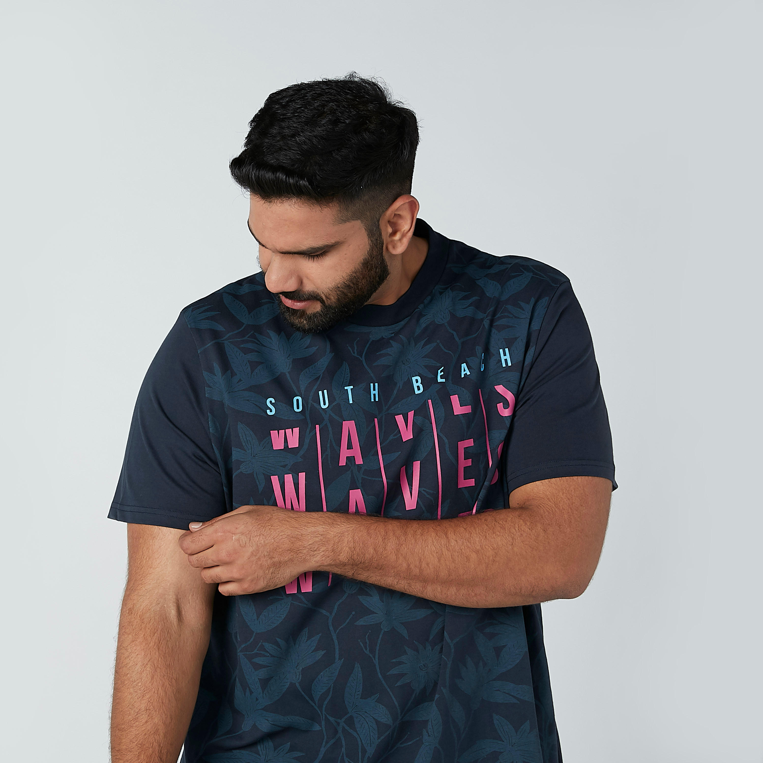 تيشيرت بياقة مستديرة وأكمام قصيرة وطبعات-men-clothing-tshirtsandpolos-tshirts-image-1