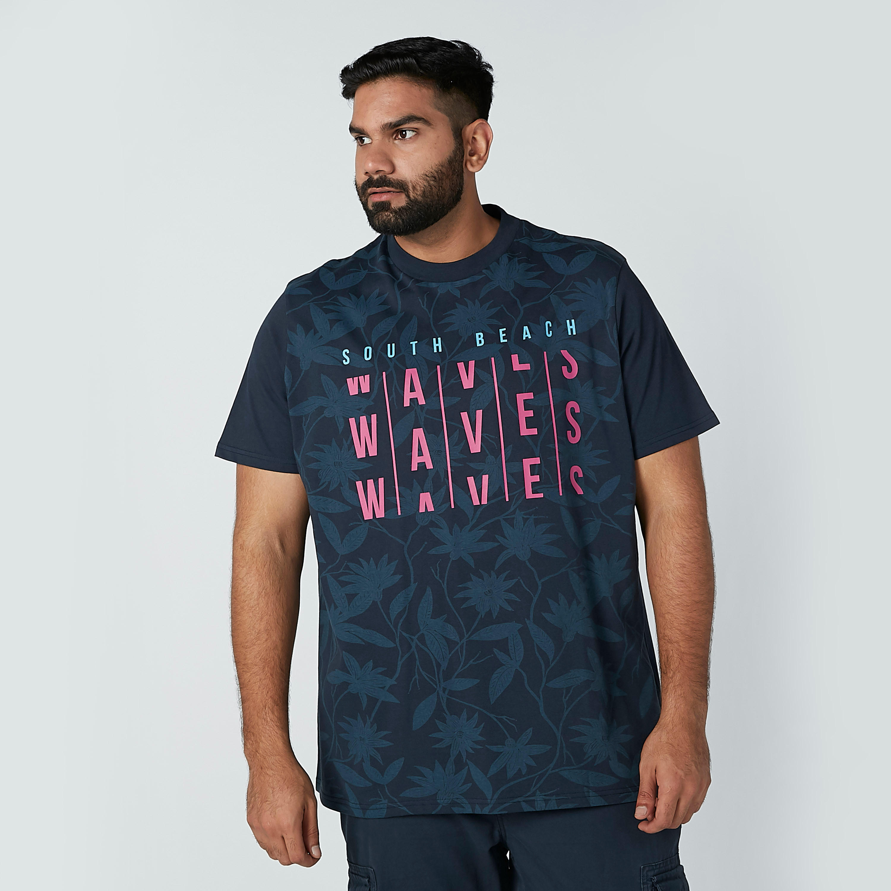 تيشيرت بياقة مستديرة وأكمام قصيرة وطبعات-men-clothing-tshirtsandpolos-tshirts-image-5