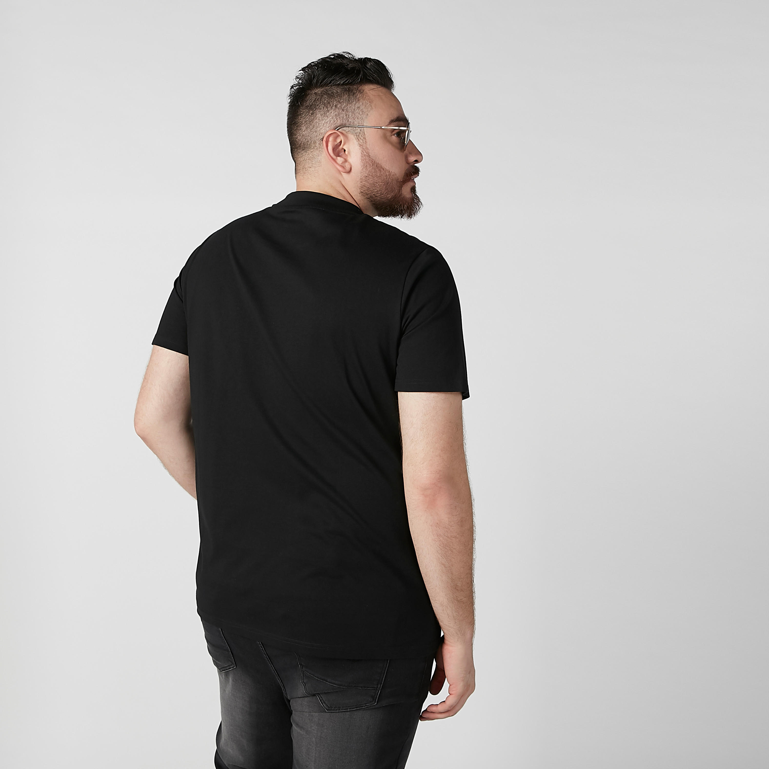 تيشيرت بياقة مستديرة وأكمام قصيرة وطبعات-men-clothing-tshirtsandpolos-tshirts-image-4