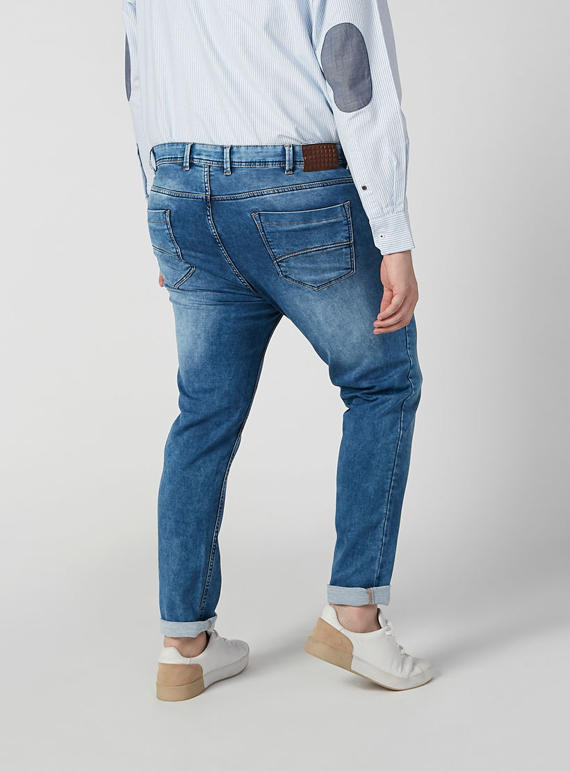 بنطلون جينز سادة بجيوب وحلقات للحزام-men-clothing-bottoms-jeans-image-4