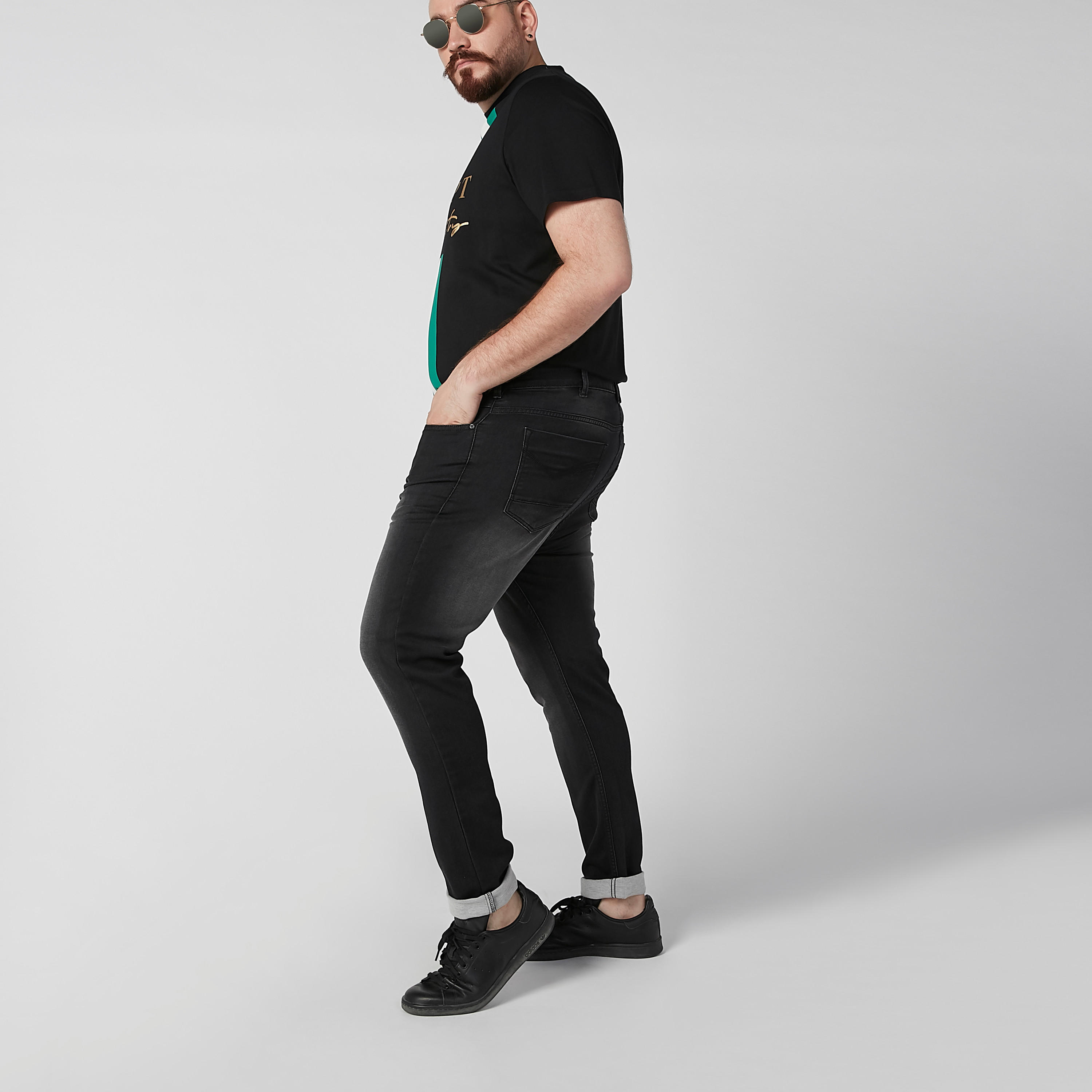 بنطلون جينز سادة بجيوب وحلقات للحزام-men-clothing-bottoms-jeans-image-2