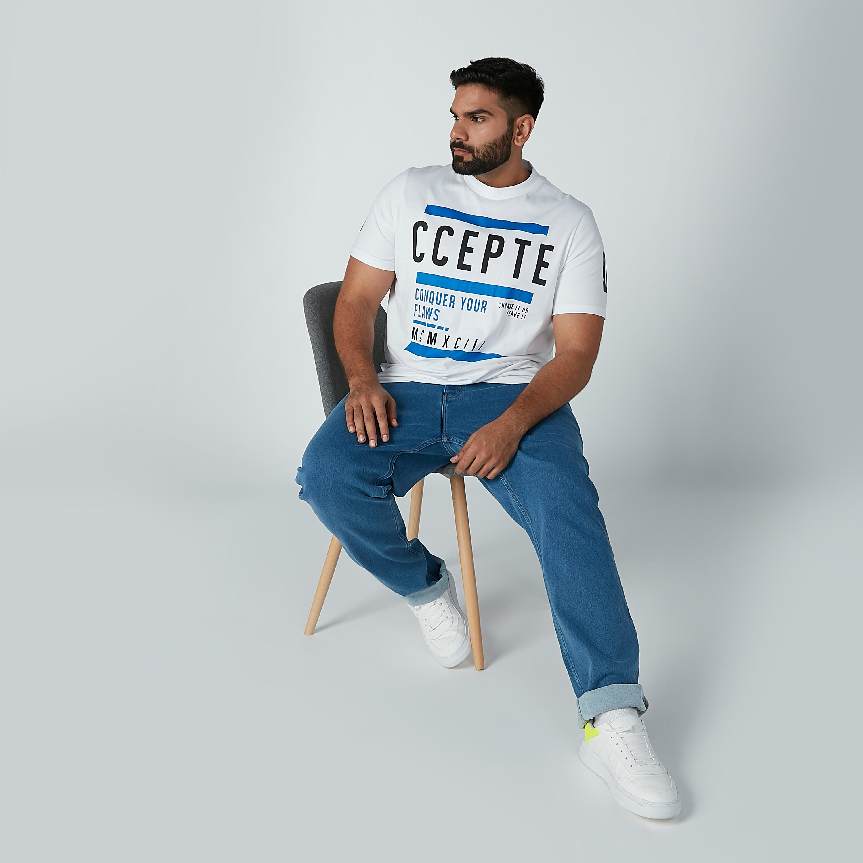تيشيرت بياقة مستديرة وأكمام قصيرة وطبعات-men-clothing-tshirtsandpolos-tshirts-image-1