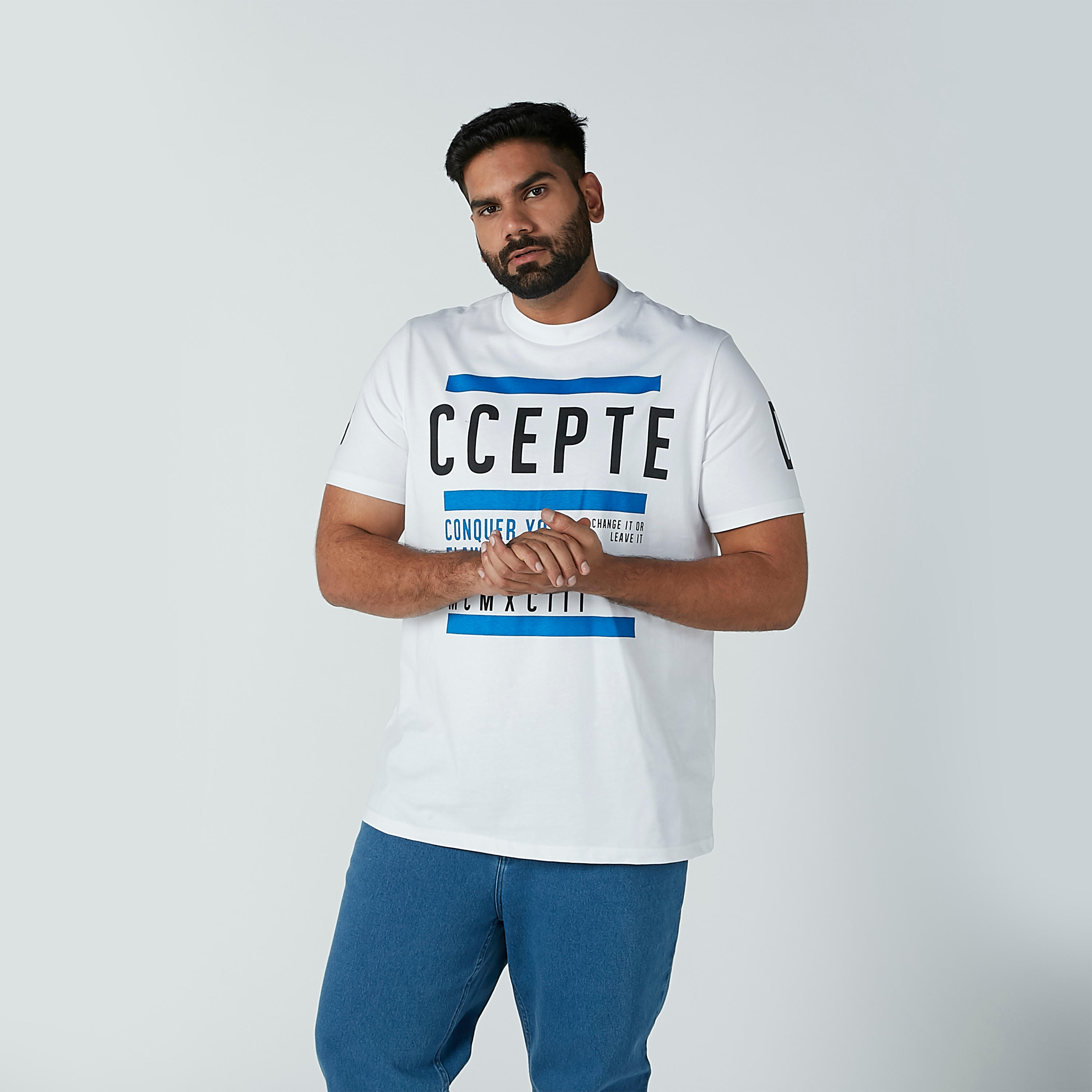 تيشيرت بياقة مستديرة وأكمام قصيرة وطبعات-men-clothing-tshirtsandpolos-tshirts-image-2