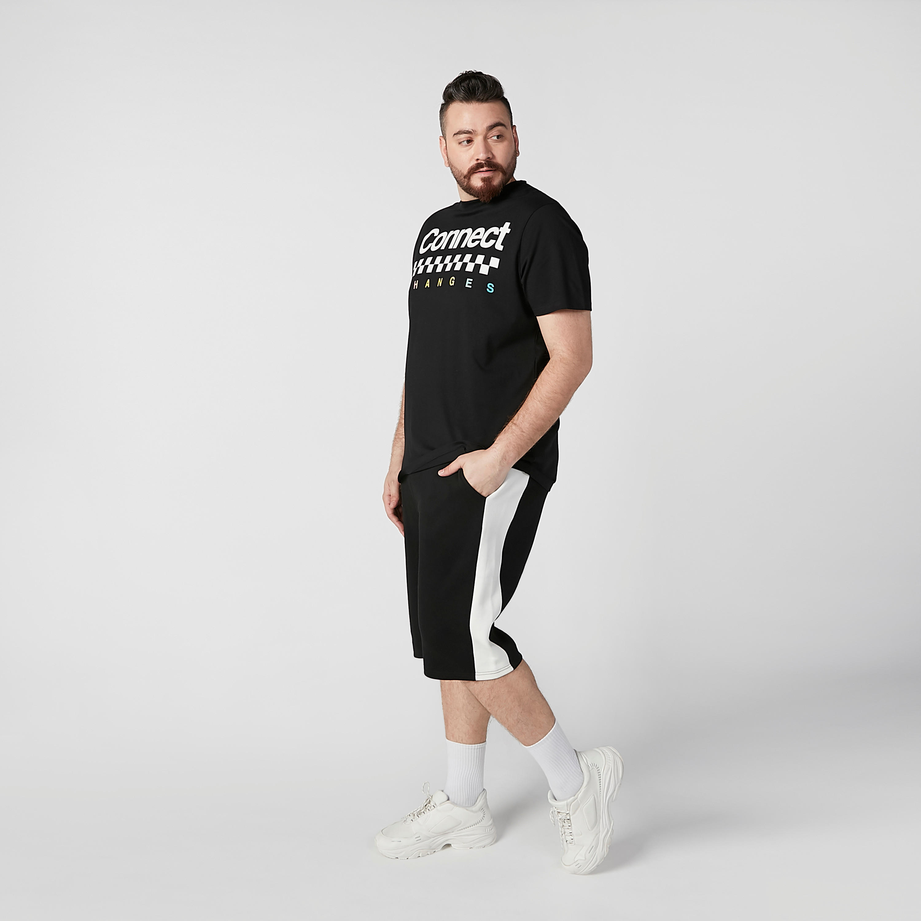 تيشيرت بياقة مستديرة وأكمام قصيرة وطبعات-men-clothing-tshirtsandpolos-tshirts-image-2