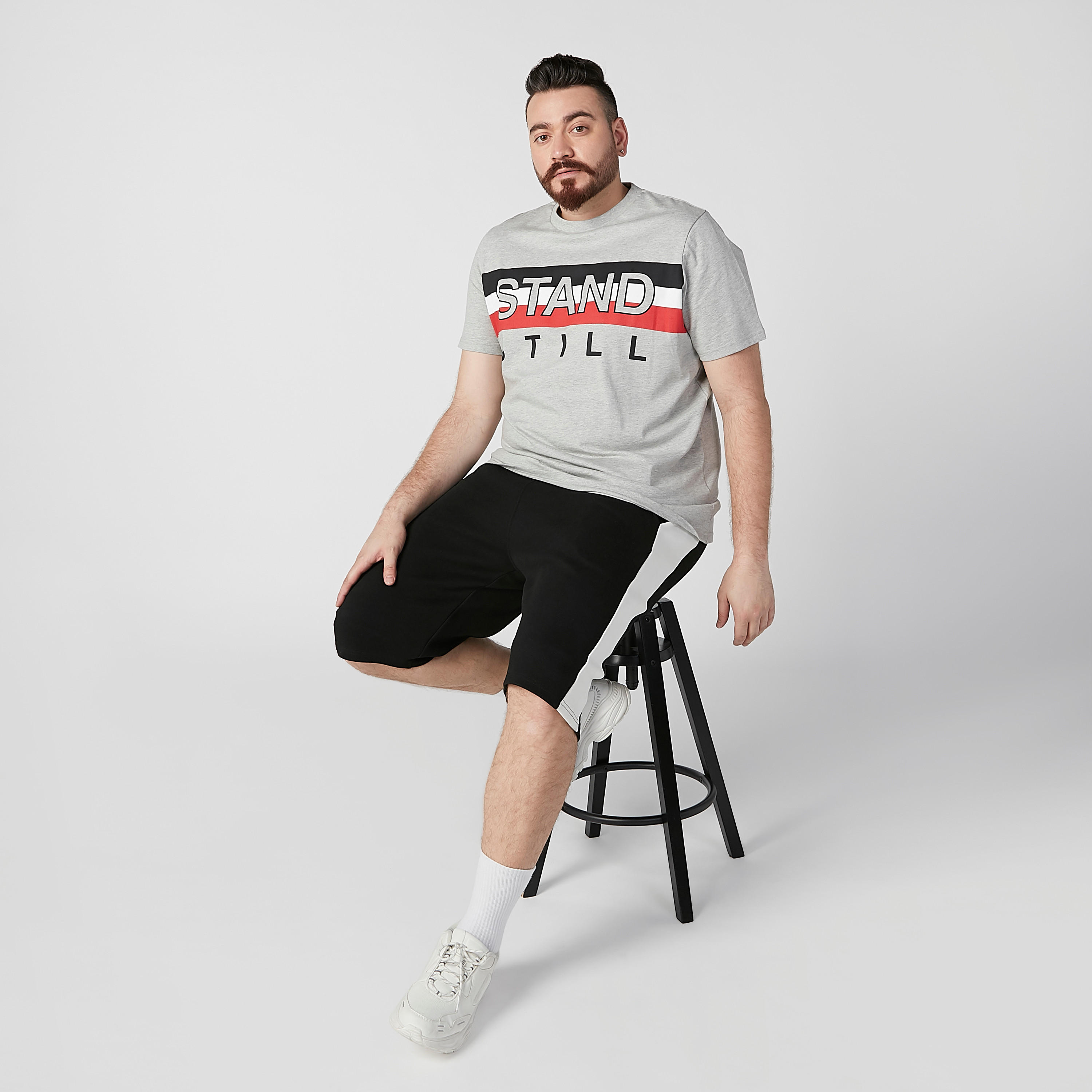 تيشيرت بياقة مستديرة وأكمام قصيرة وطبعات-men-clothing-tshirtsandpolos-tshirts-image-2