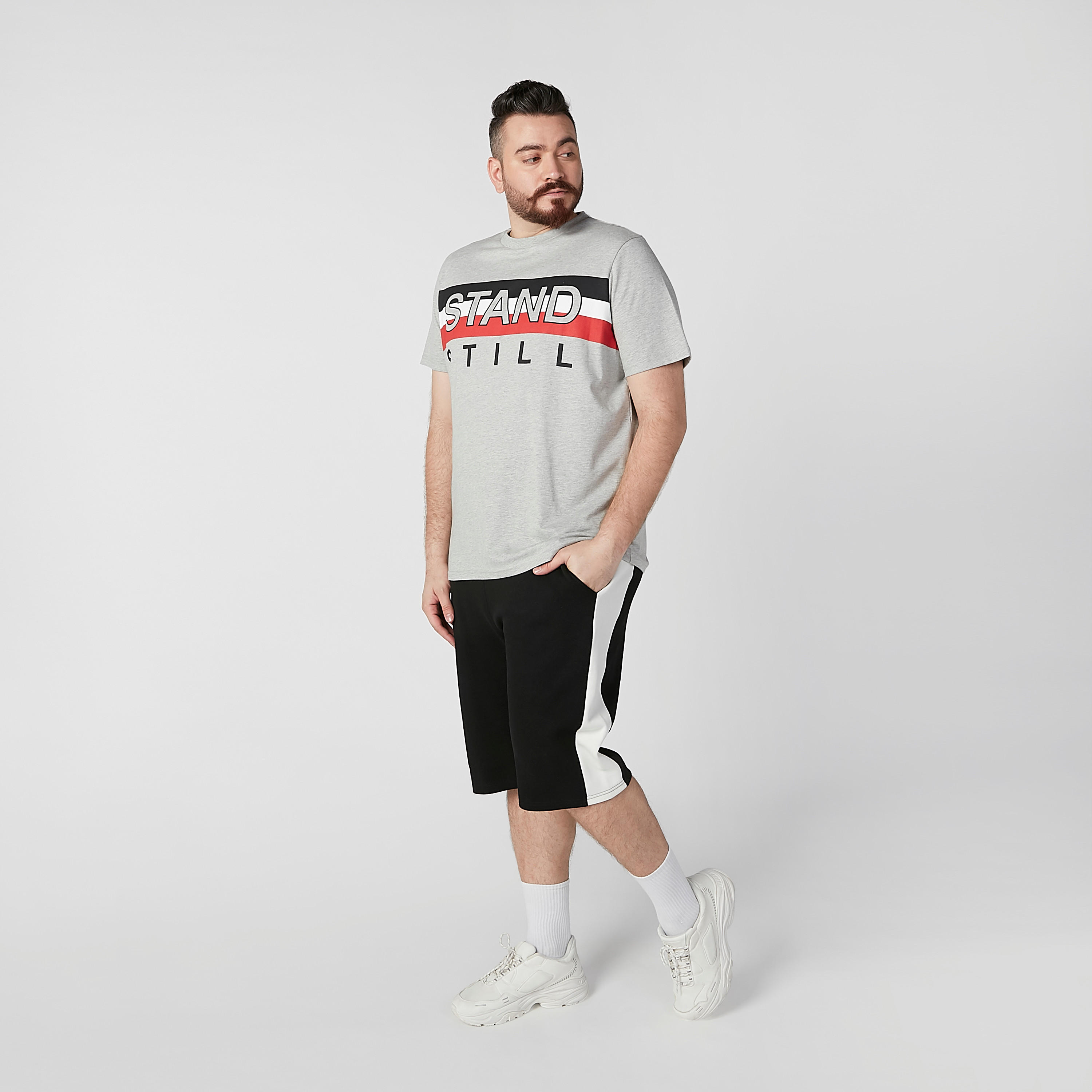 تيشيرت بياقة مستديرة وأكمام قصيرة وطبعات-men-clothing-tshirtsandpolos-tshirts-image-5