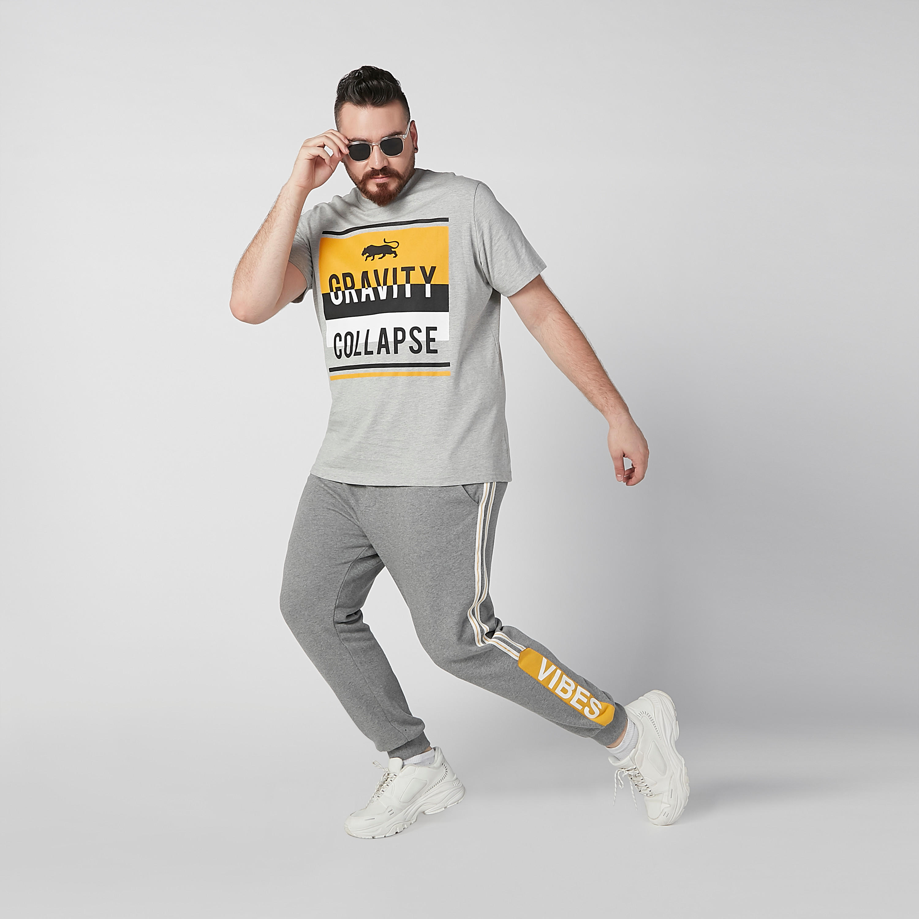 تيشيرت بياقة مستديرة وأكمام قصيرة وطبعات-men-clothing-tshirtsandpolos-tshirts-image-4