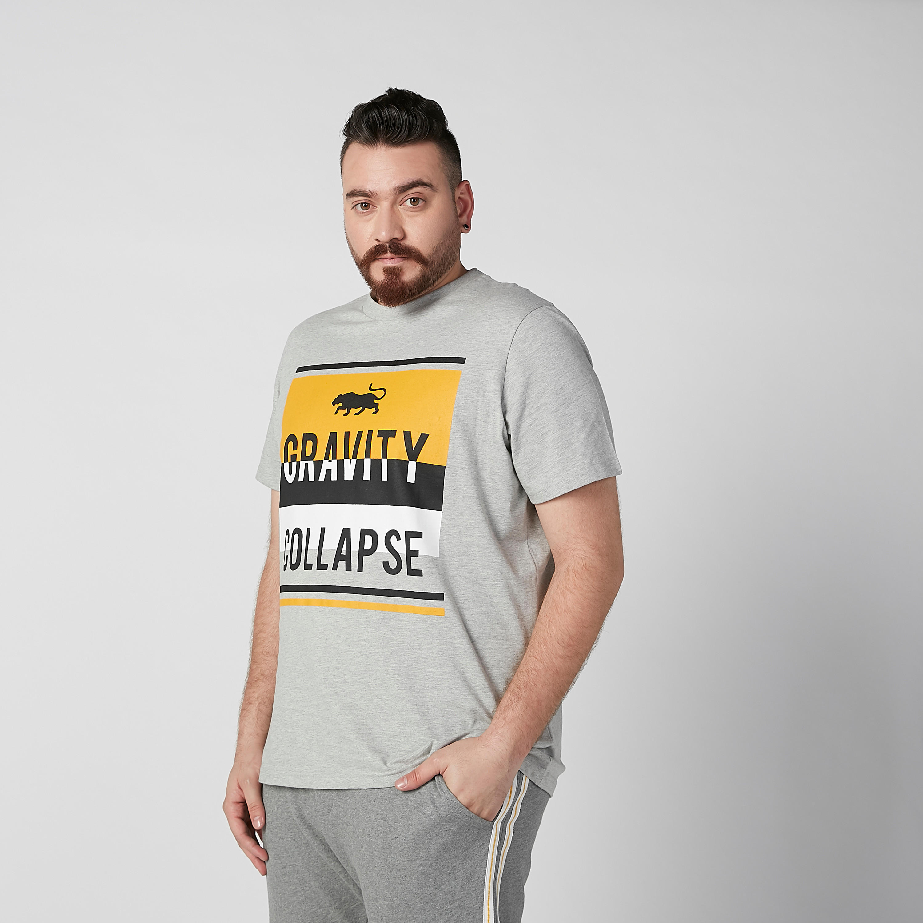 تيشيرت بياقة مستديرة وأكمام قصيرة وطبعات-men-clothing-tshirtsandpolos-tshirts-image-2