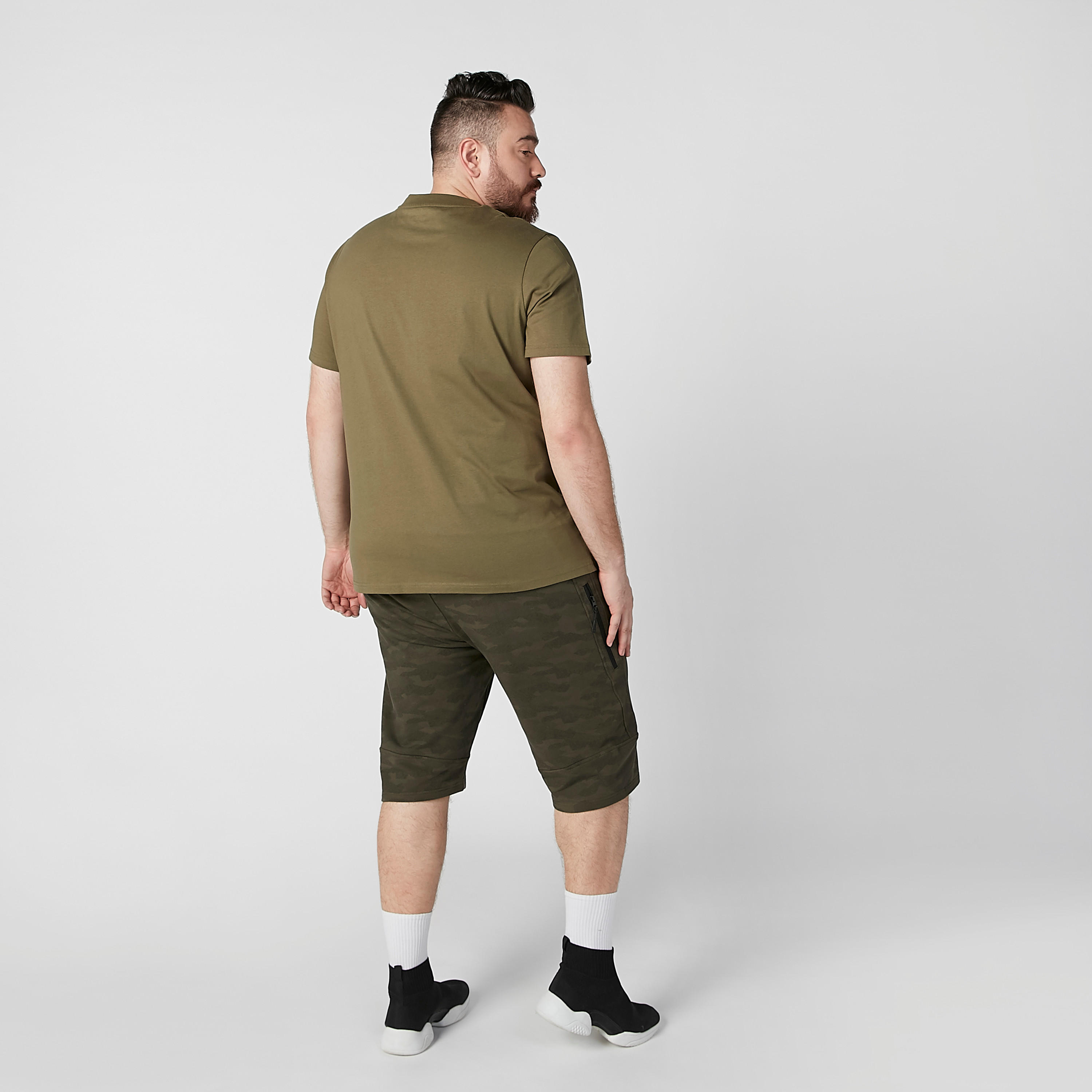 تيشيرت بياقة مستديرة وأكمام قصيرة وطبعات-men-clothing-tshirtsandpolos-tshirts-image-4