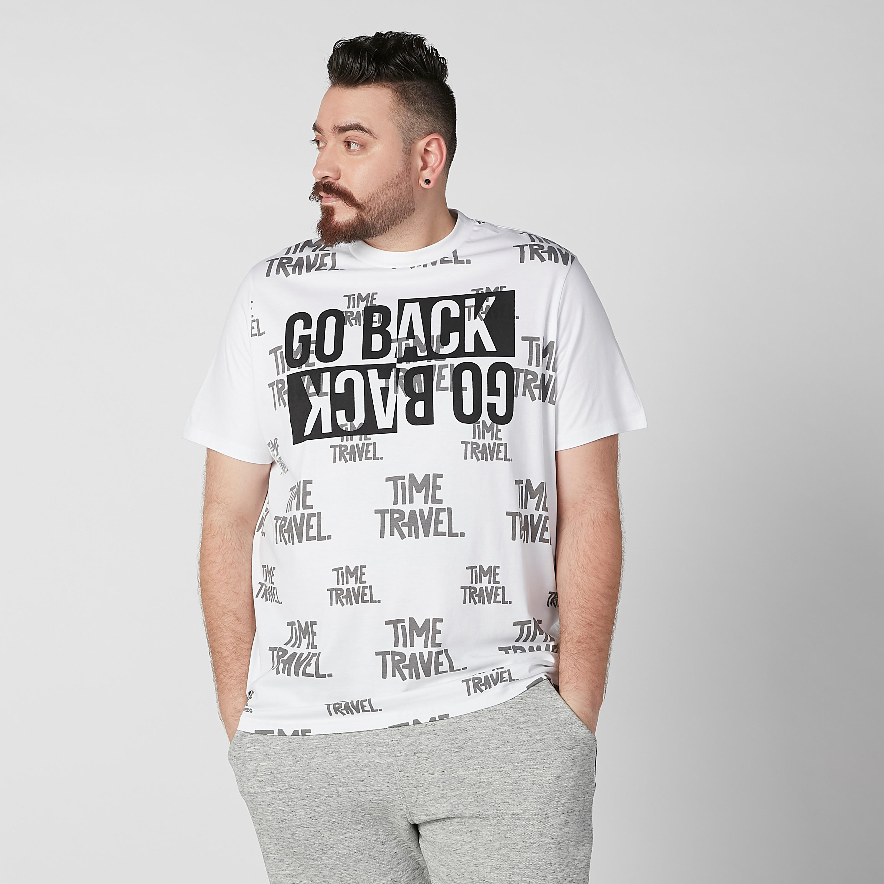 تيشيرت بياقة ضيقة وأكمام قصيرة وطبعات-men-clothing-tshirtsandpolos-tshirts-image-1