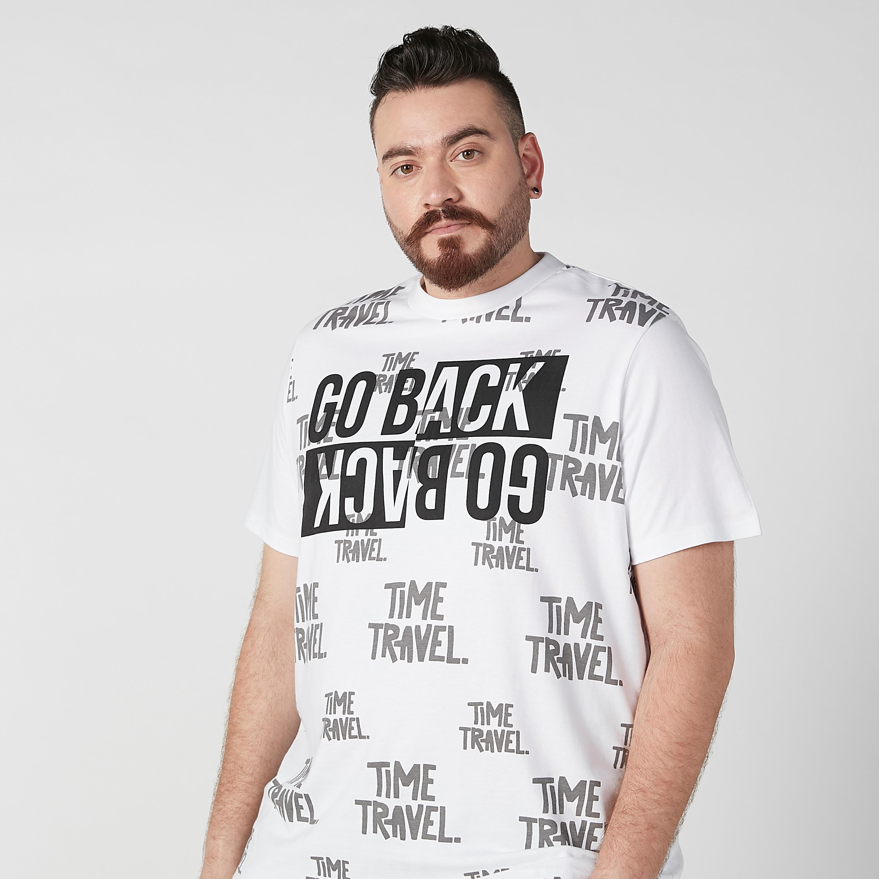 تيشيرت بياقة ضيقة وأكمام قصيرة وطبعات-men-clothing-tshirtsandpolos-tshirts-image-3