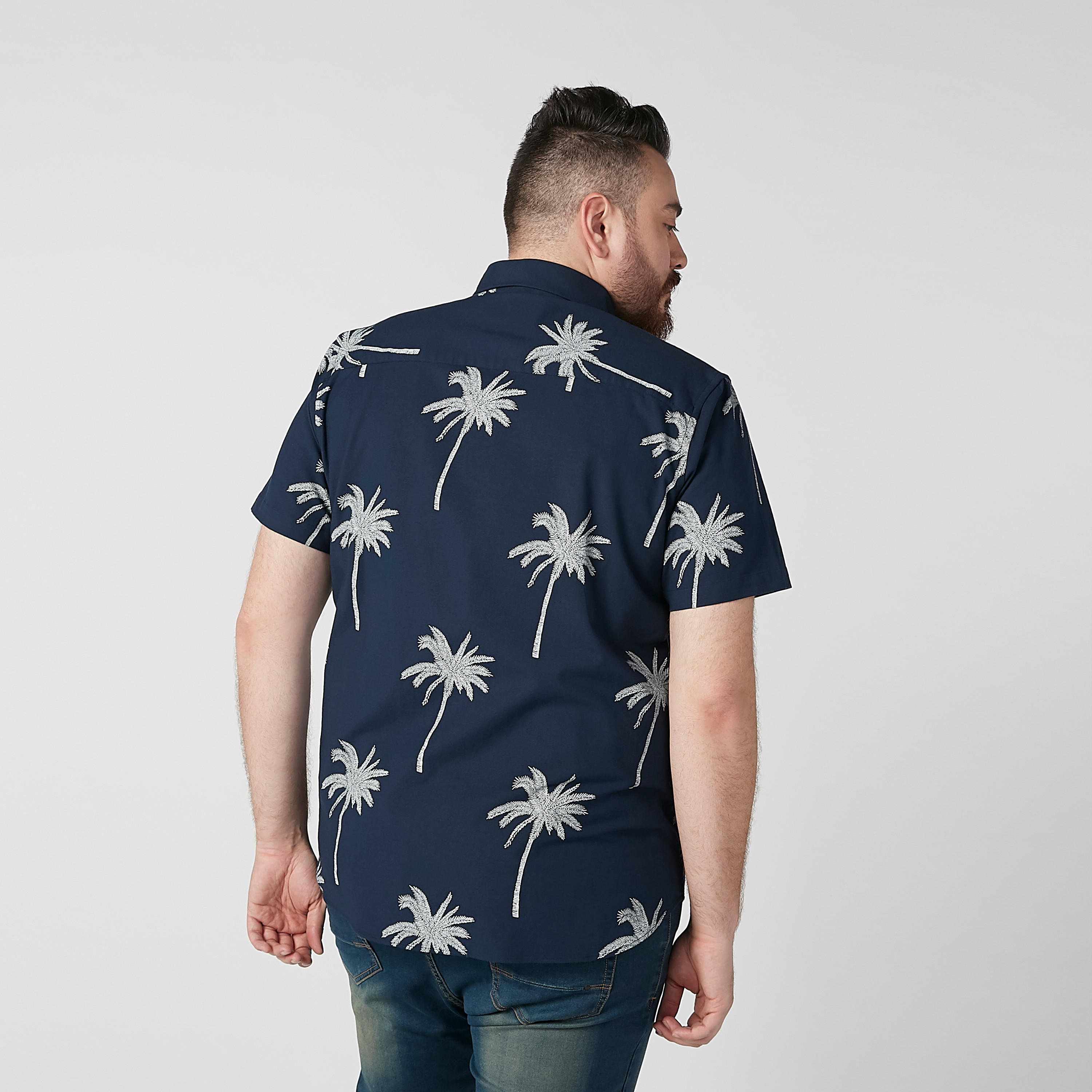 قميص بياقة عاديّة وأكمام قصيرة وطبعات-men-clothing-shirts-image-1