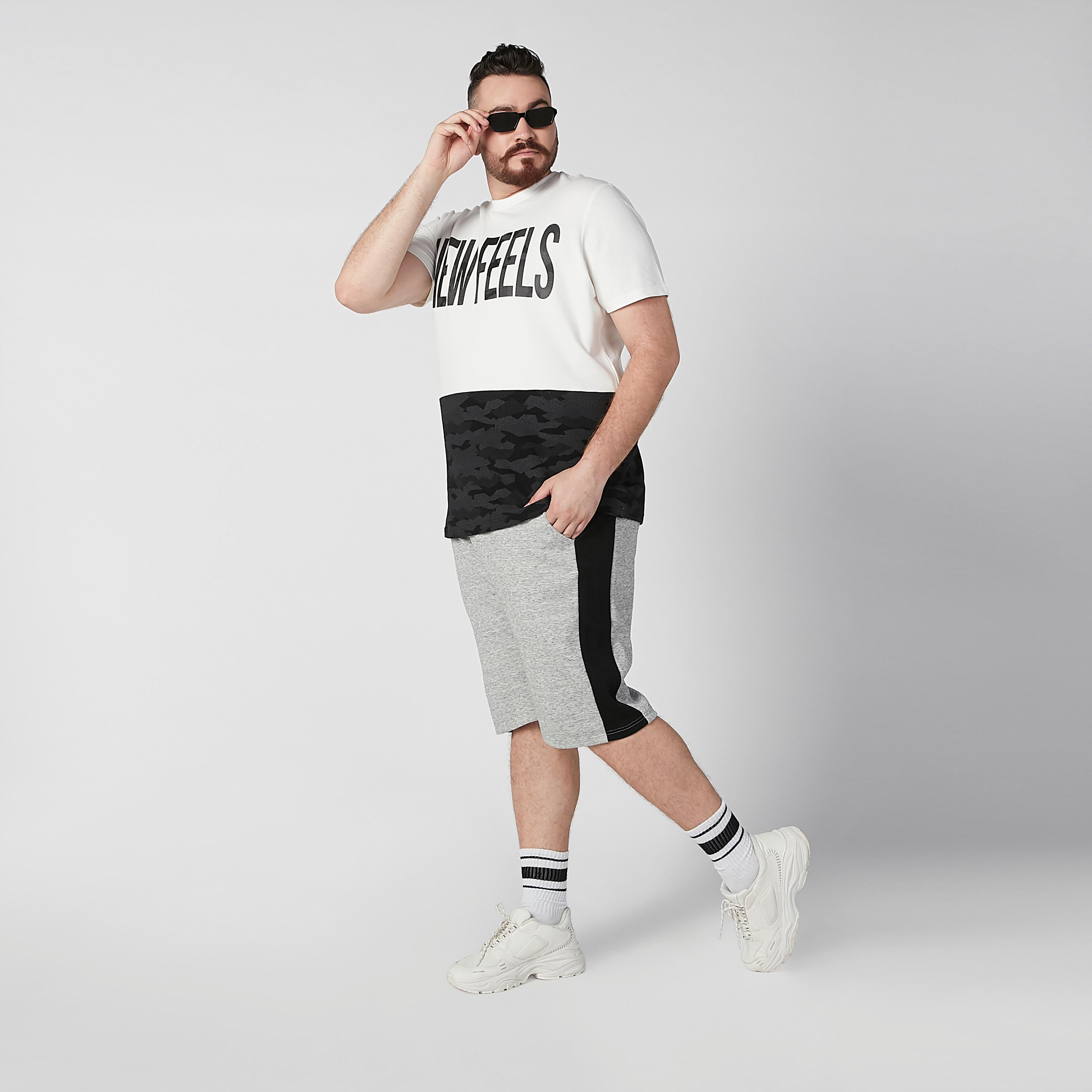 شورت سادة بخصر متوسط الارتفاع ورباط وجيوب-men-clothing-bottoms-shorts-image-2