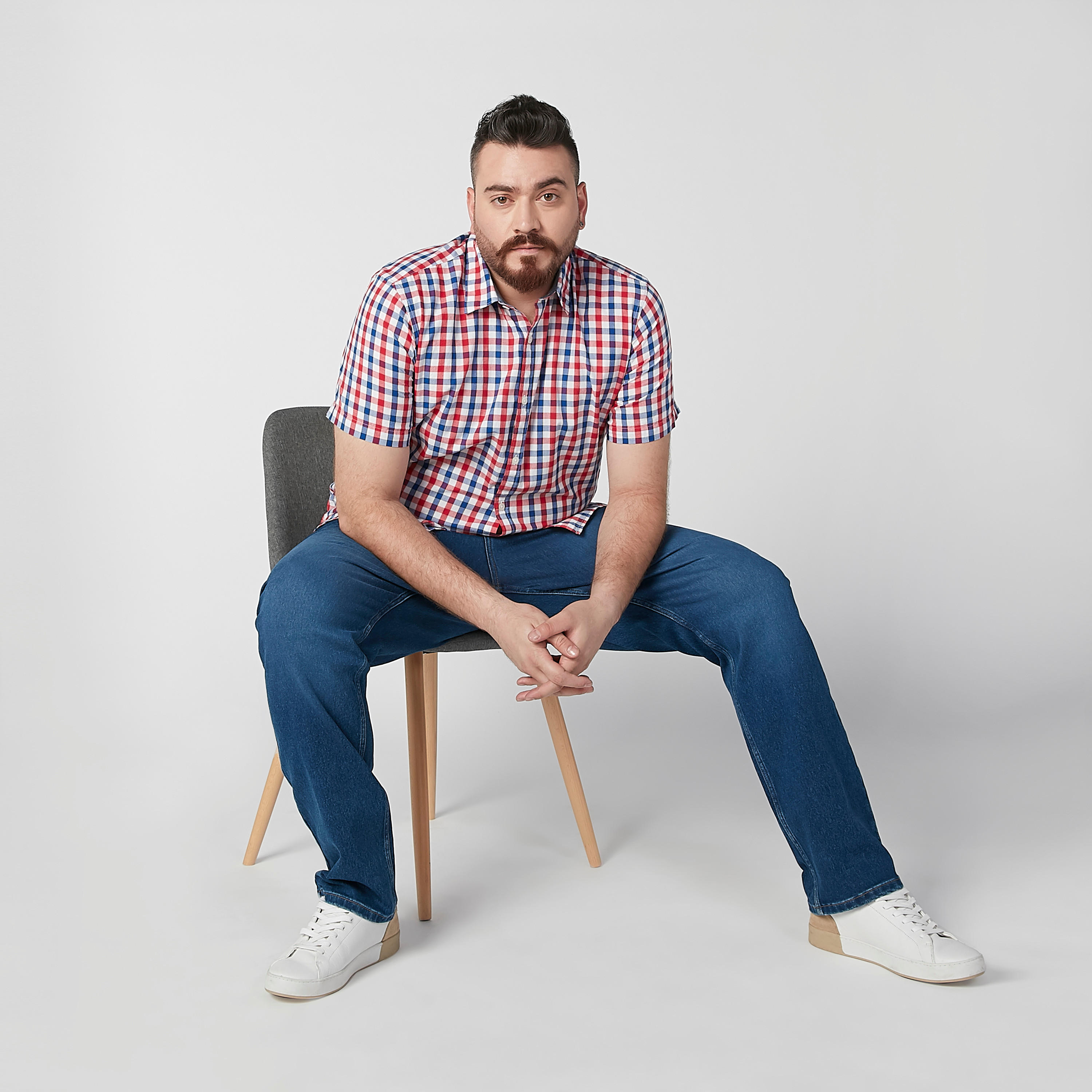 بنطلون جينز سادة بخصر متوسط الارتفاع وجيوب وحلقات للحزام-men-clothing-bottoms-jeans-image-1
