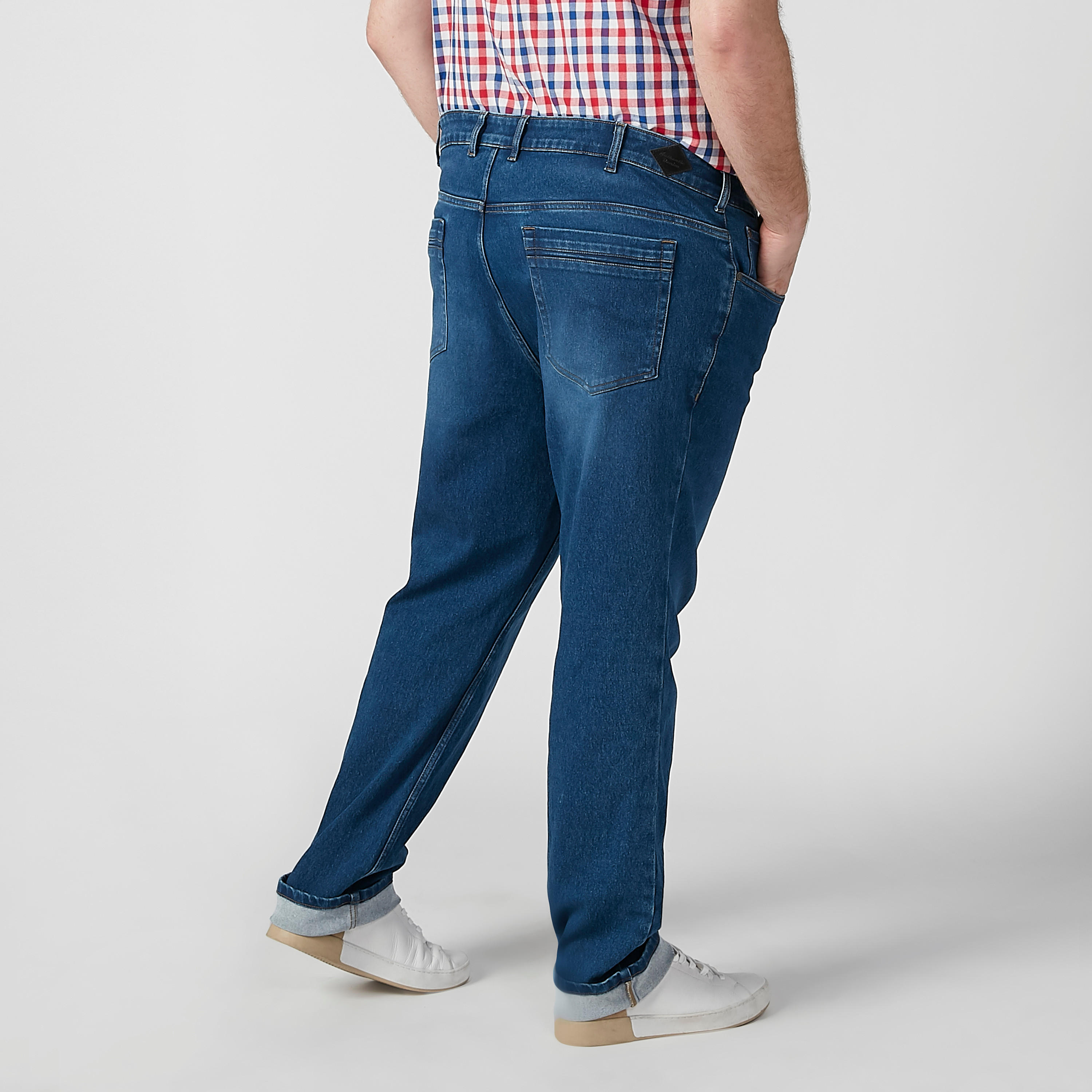 بنطلون جينز سادة بخصر متوسط الارتفاع وجيوب وحلقات للحزام-men-clothing-bottoms-jeans-image-4