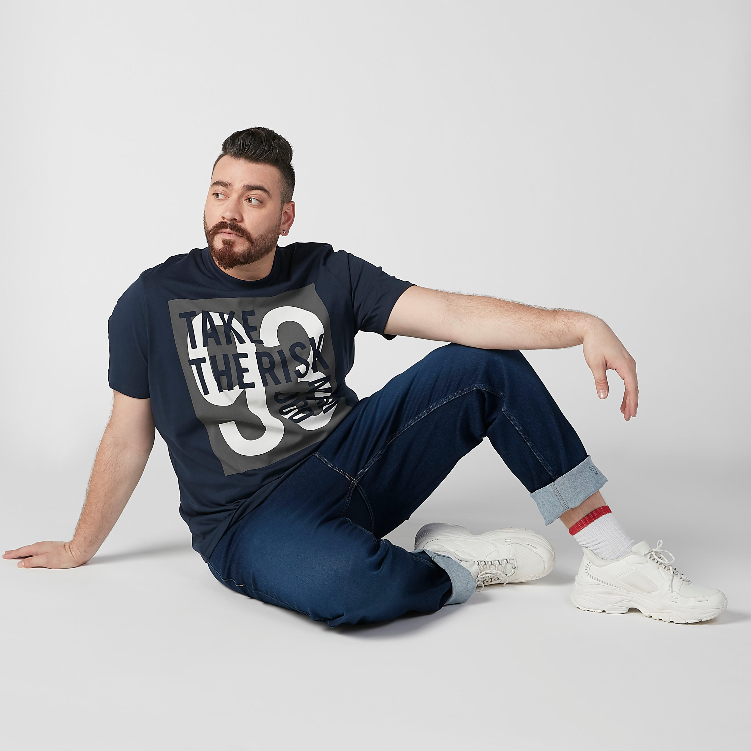 بنطلون جينز سادة بخصر متوسط الارتفاع وجيوب-men-clothing-bottoms-jeans-image-2