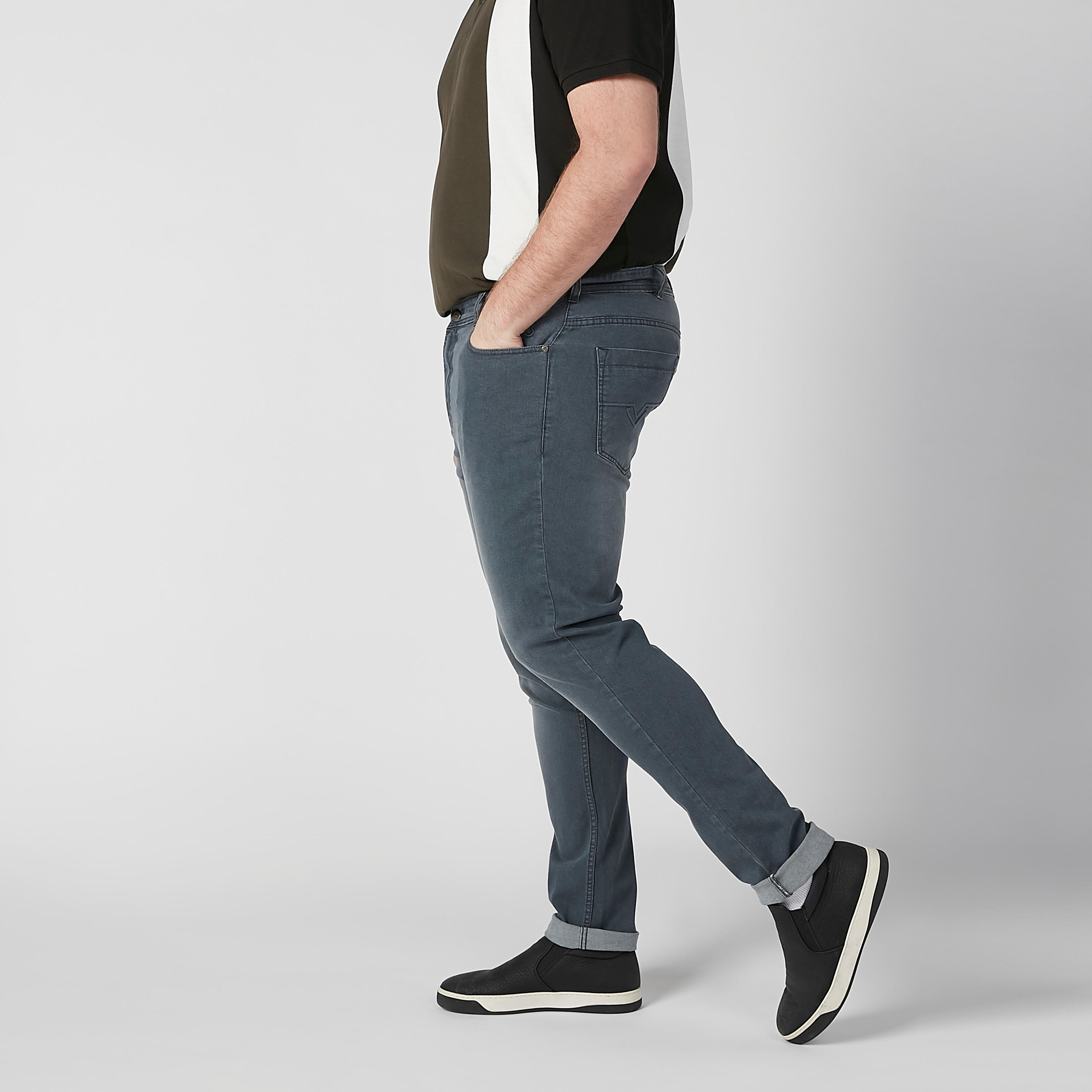 بنطلون جينز سادة بخصر متوسط الارتفاع وجيوب-men-clothing-bottoms-jeans-image-3